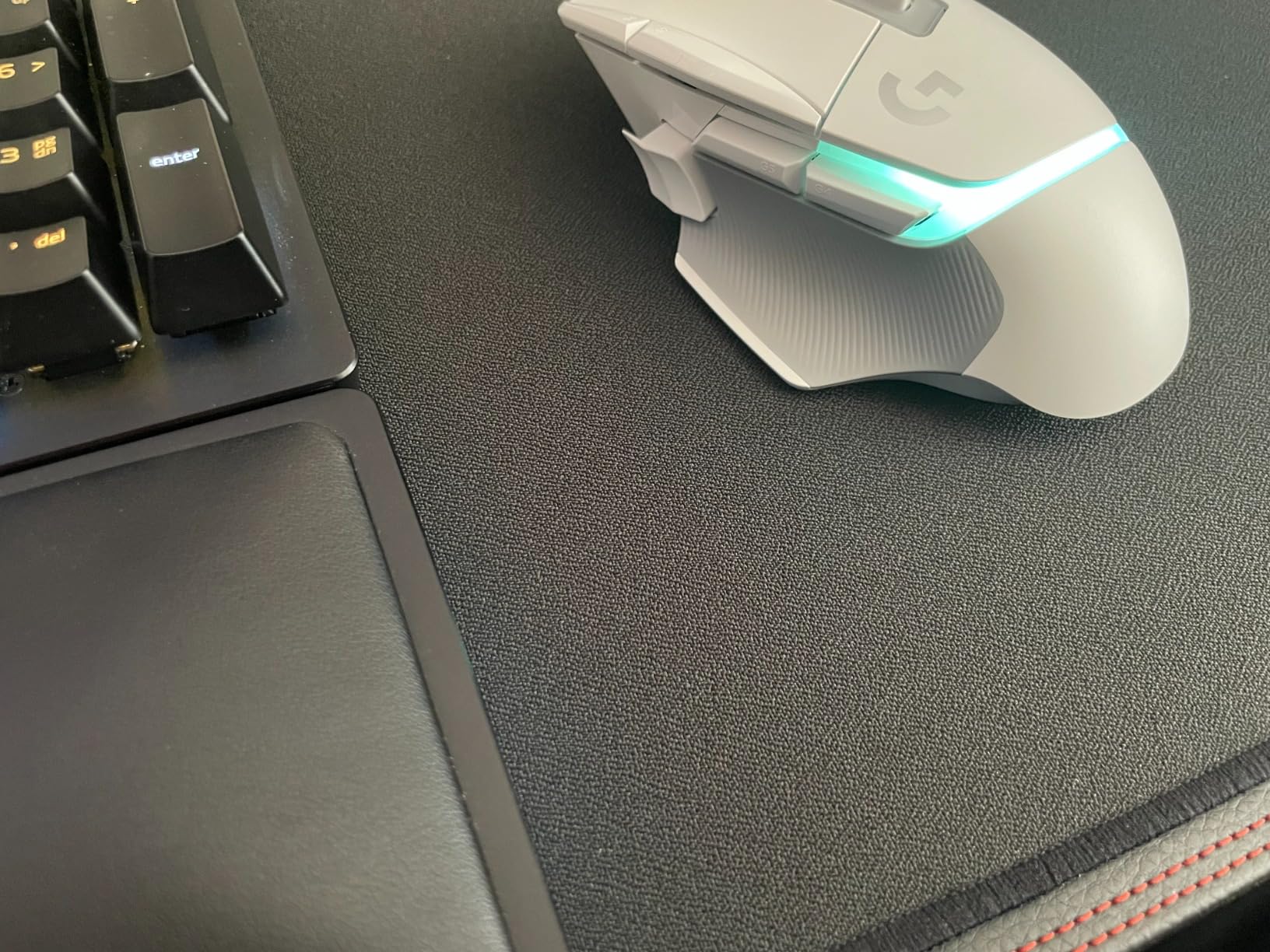 Razer Strider Chroma Hybrid Gaming Mouse Mat with Razer Chroma RGB: Hybrid Soft/Hard Mat - 19 Razer Chroma RGB Lighting Zones - Warp and Water-Resistant - Anti-Slip Base - Seamless Edges XXLarge customer photo 2