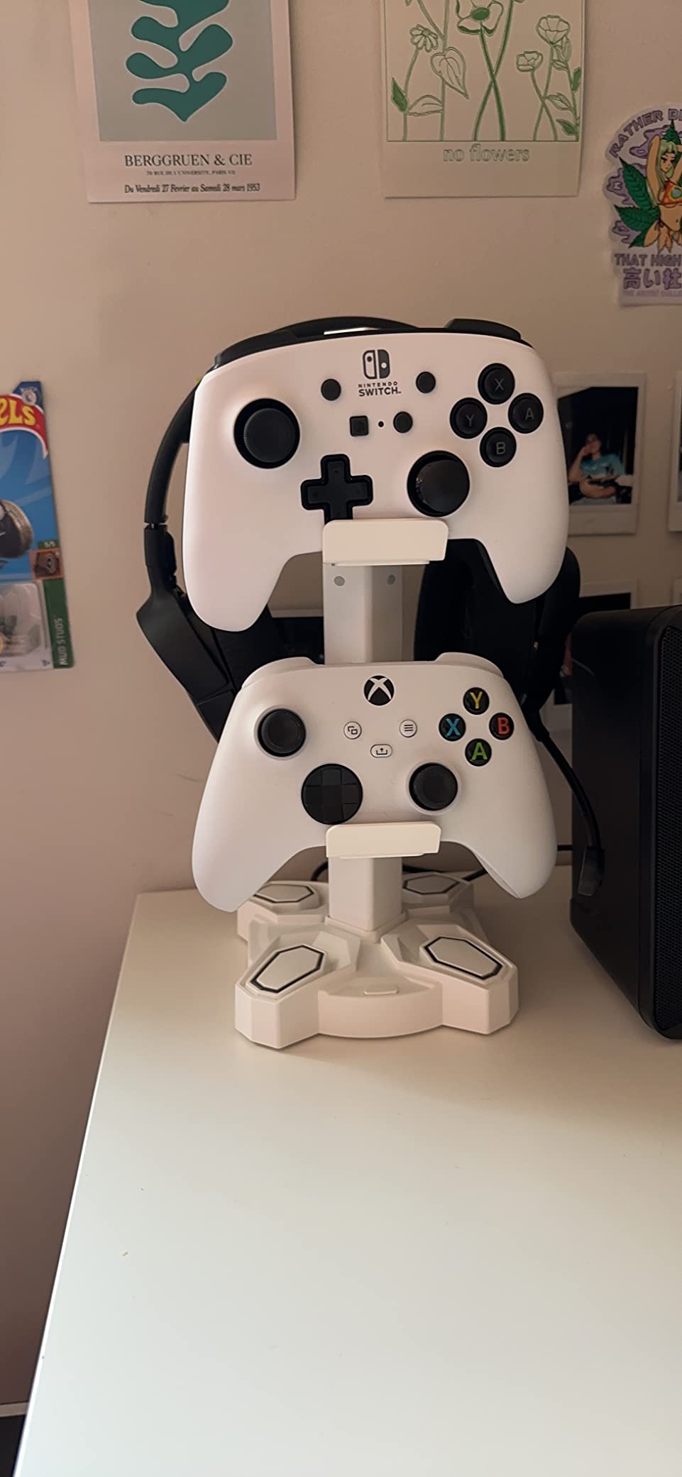 KDD Gaming Headphones Stand, Rotatable Headset Stand with Light Modes - Controller Holder with 2 USB Charging Ports and 3.5mm - Earphone Hanger Accessories for Desktop Gamer(Black) customer photo 2