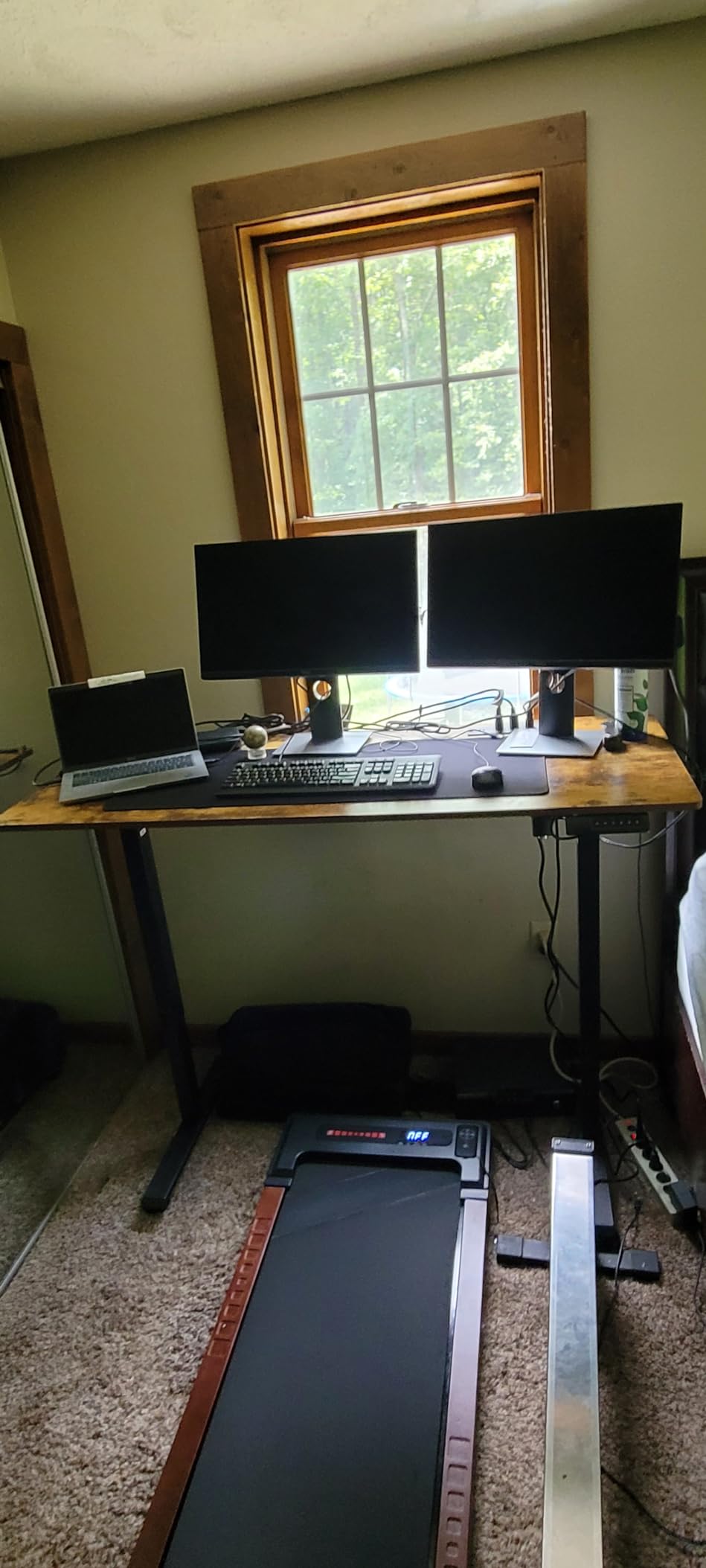 farexon 55 x 24 Electric Standing Desk Adjustable Height with Charging Station, Stand up Desk with Wheels,Outlets, Mouse Pad, Preset Heights Home Office Gaming Computer Workstations Table（Brown） customer photo 1