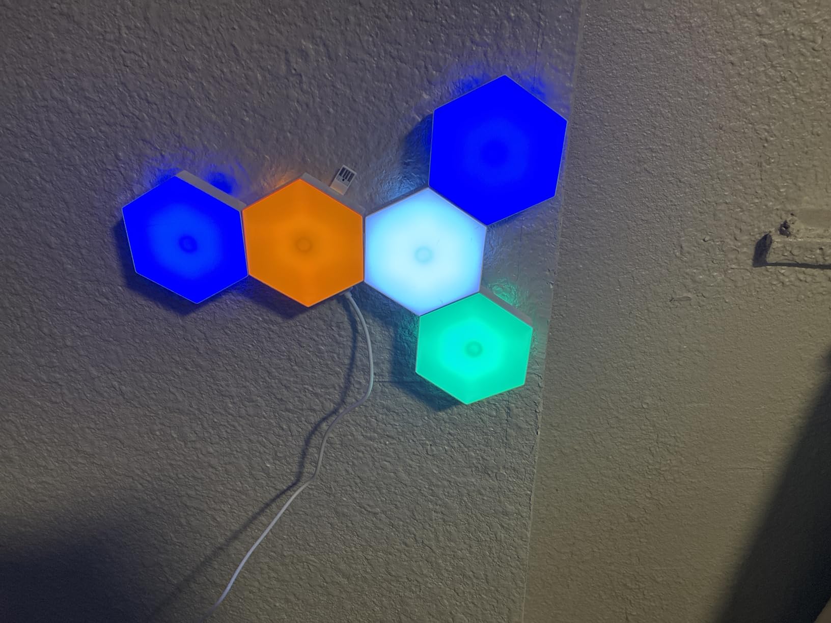 Hexagon Lights, Smart LED Wall Lights with Remote, 13 Colors Touch-Sensitive DIY Modular Assembled RGB Wall Panels, Hex Light with USB-Power for Autism, Game Room Decor, Party (6-Pack) customer photo 1