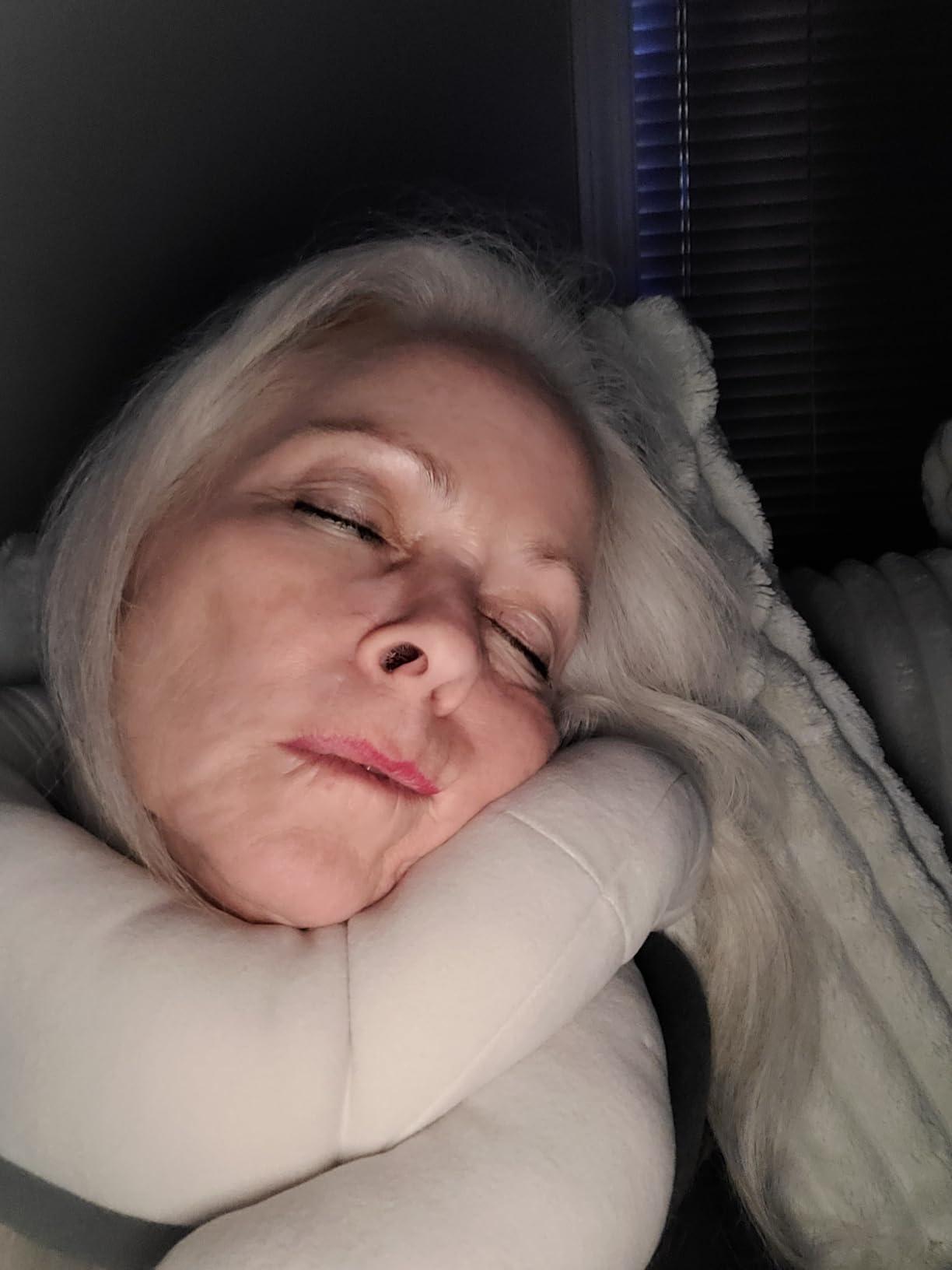 BUYUE Travel Neck Pillows for Airplanes, 360° Head Support Sleep for Long Flight, Skin-Friendly & Breathable, Kit with 3D Contoured Eye Mask, Earplugs and Storage Bag (Adult, Grey, 90+ lbs) customer photo 2