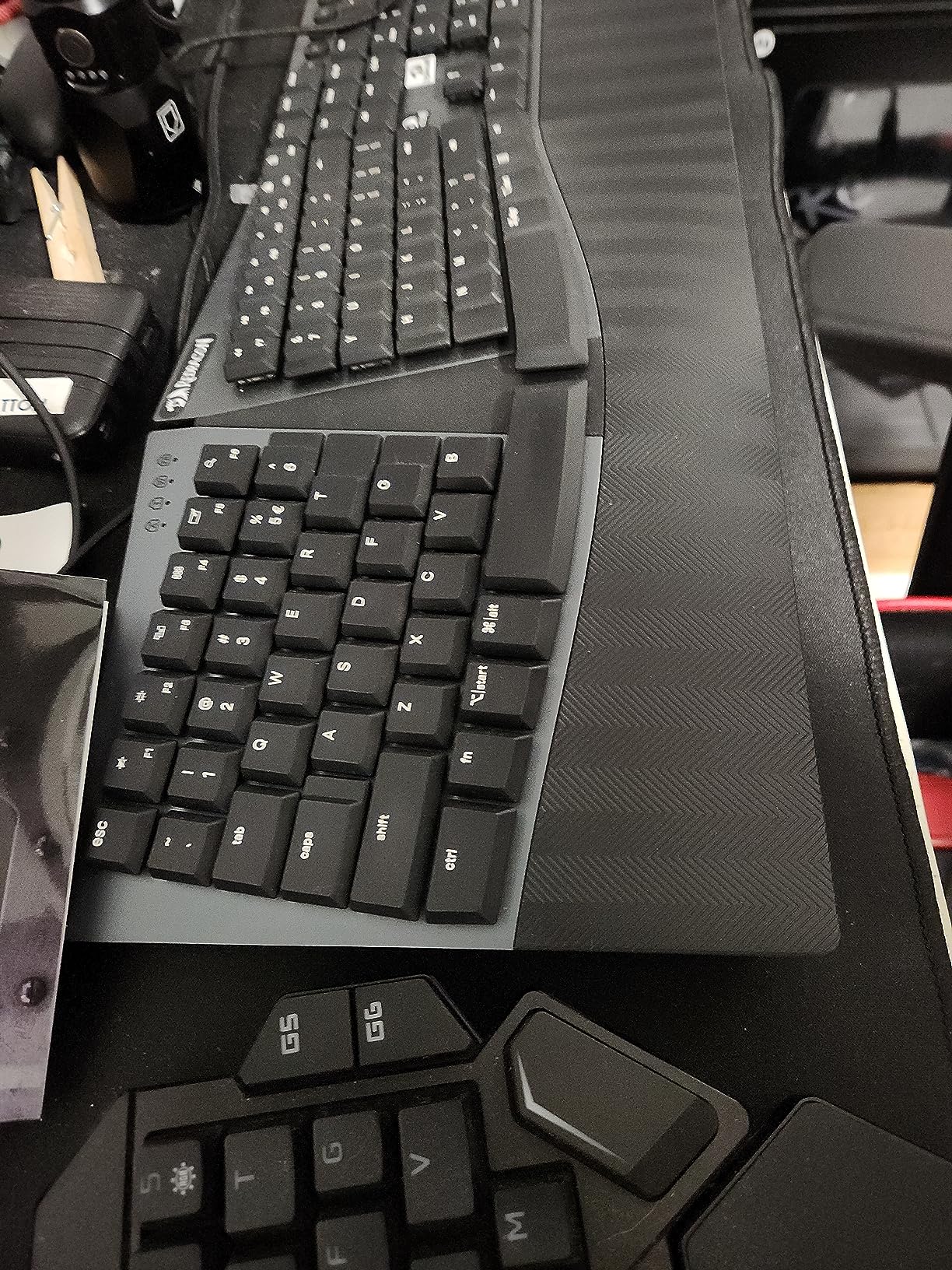 Perixx PERIBOARD-535BR Wired Ergonomic Mechanical Split Keyboard - Low-Profile Brown Tactile Switches - Programmable Feature with Macro Keys - Compatible with Windows and Mac OS X - US English, Black customer photo 2