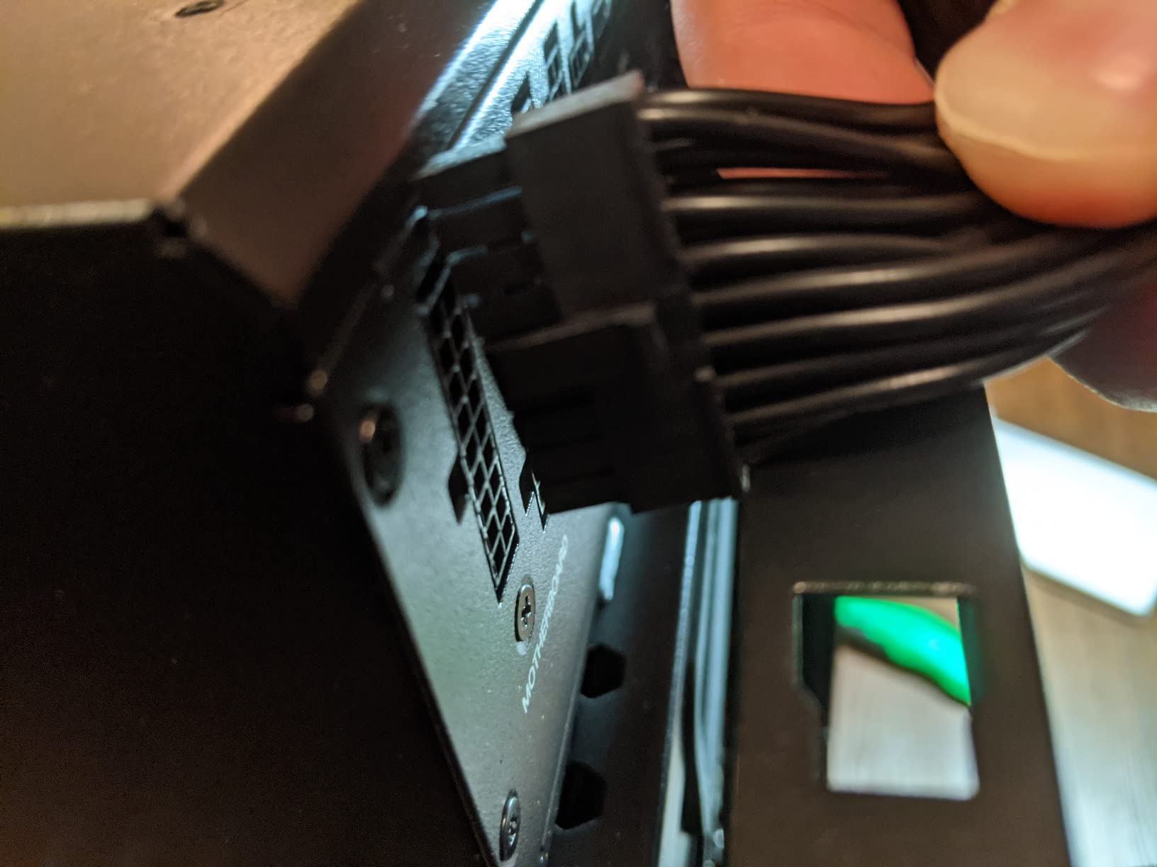 Corsair RM1200x Shift Fully Modular ATX Power Supply - Side Interface - ATX 3.1 & PCIe 5.1 Compliant - Zero RPM Fan Mode - 105°C-Rated Capacitors - 80 Plus Gold Efficiency - Black customer photo 2