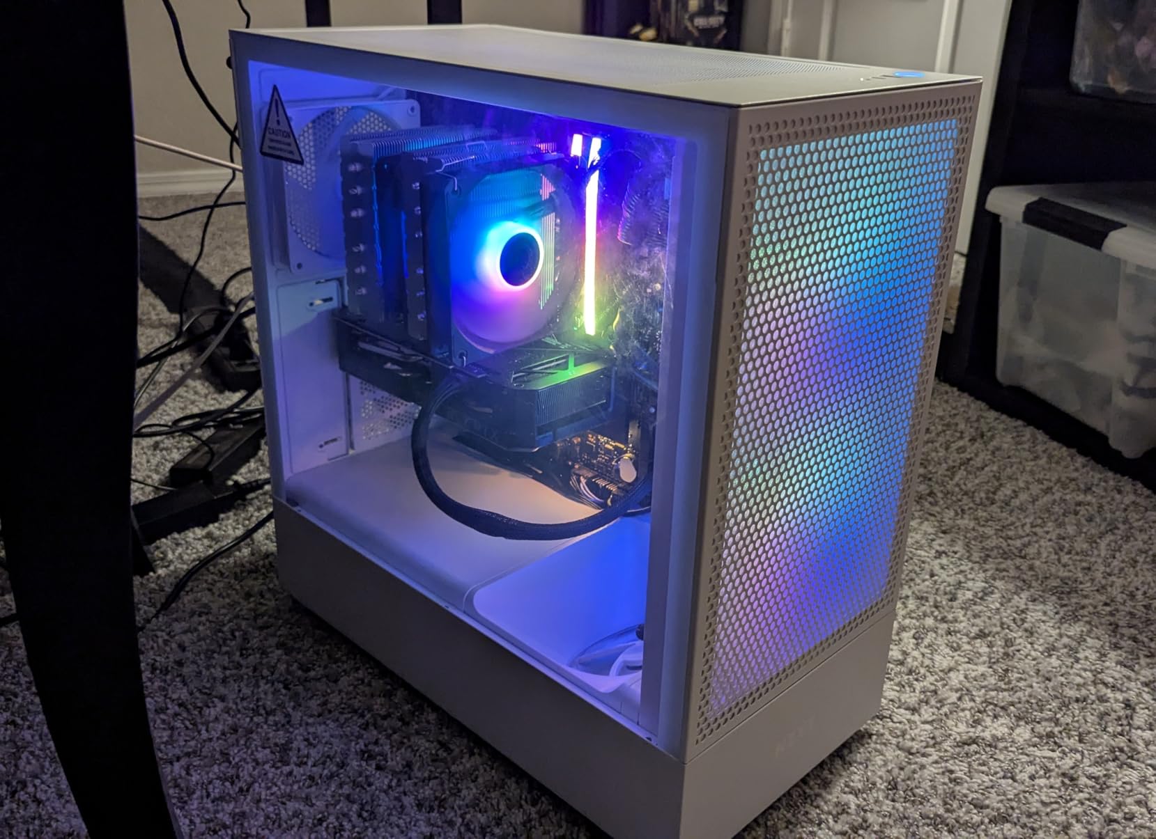 H5 Flow RGB Compact ATX Mid-Tower PC Gaming Case - High Airflow Perforated Front Panel - Tempered Glass Side Panel - Cable Management - 2 x F140 RGB Core Fans - 280mm Radiator Support - White customer photo 1