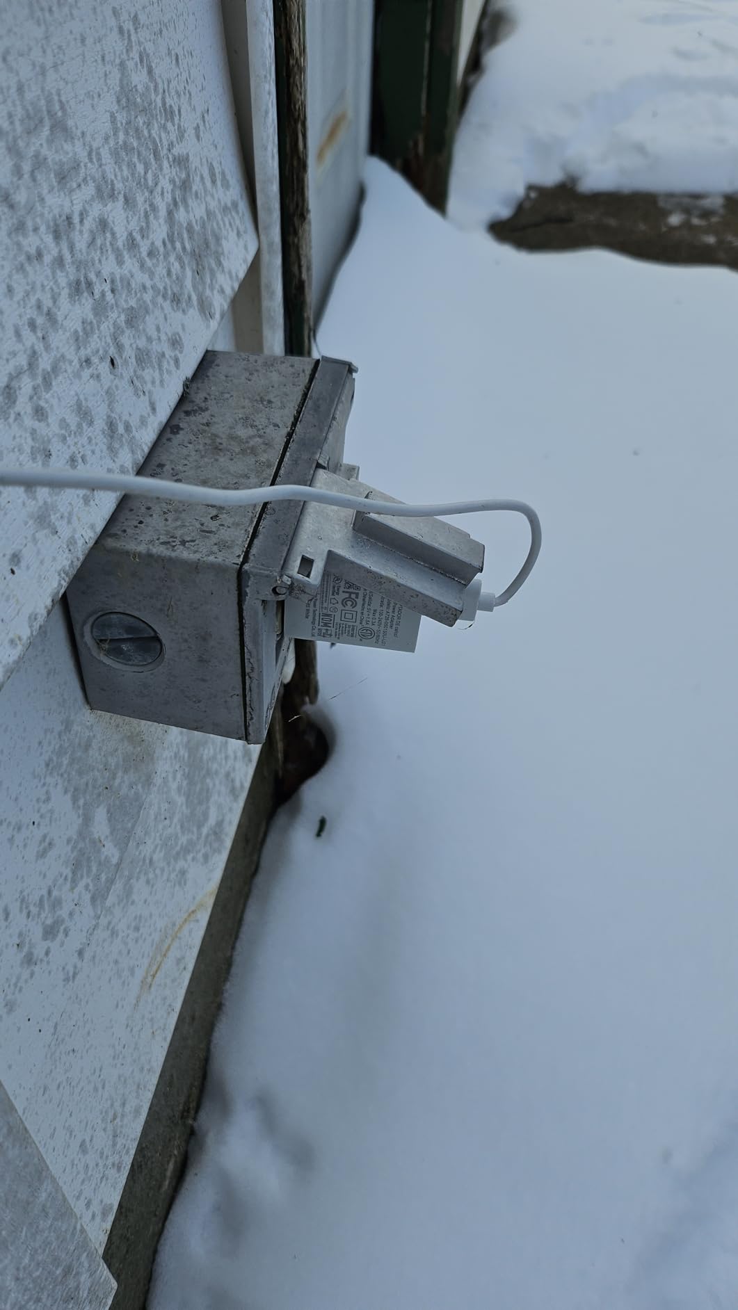 Blink Mini 2 - Home Security & Pet Camera with HD video, color night view, motion detection, two-way audio, and built-in spotlight - 1 camera (White) customer photo 1