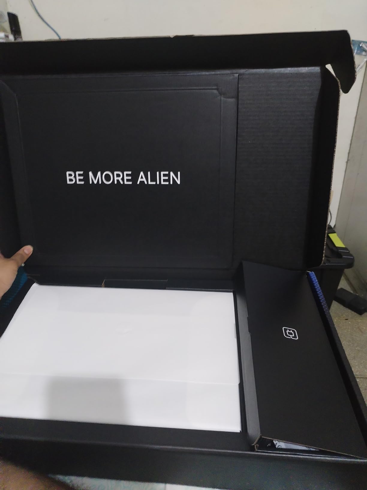 Alienware 16 Aurora Gaming Laptop AC16250-16 WQXGA 120Hz Display, Intel Core 7-240H Processor, 16GB DDR5 RAM, 1TB SSD, NVIDIA GeForce RTX 5050 8GB Graphics, Windows 11 Home, Onsite Service - Blue customer photo 2