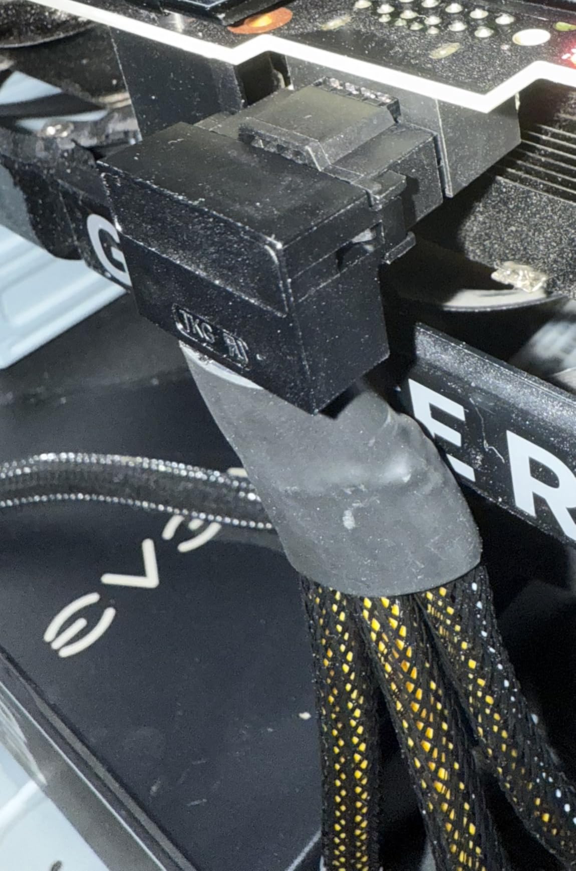 16Pin GPU Cable to 3X 8 Pin Pcie Extension - 16AWG PCIE 5.0 12VHPWR 600W 90 Degree Right Angle 16 Pin 12+4Pin Supply Adapter for RTX 4090 4080 3090TI 4070Ti Graphics Card (Type A) customer photo 1