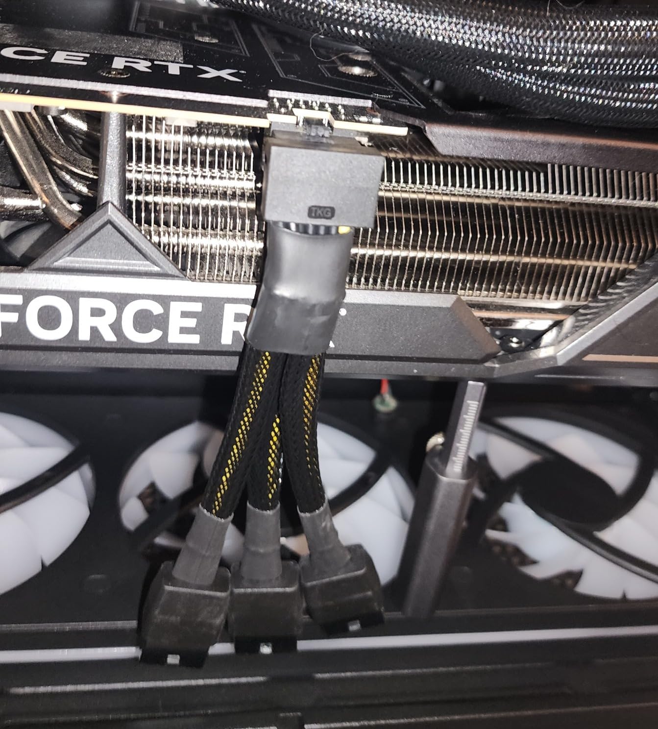 16Pin GPU Cable to 3X 8 Pin Pcie Extension - 16AWG PCIE 5.0 12VHPWR 600W 90 Degree Right Angle 16 Pin 12+4Pin Supply Adapter for RTX 4090 4080 3090TI 4070Ti Graphics Card (Type A) customer photo 2