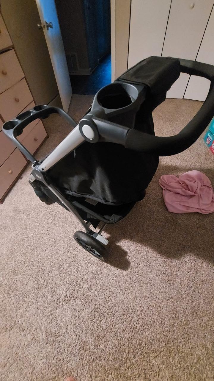 Chicco Bravo 3-in-1 Trio Travel System, Bravo Quick-Fold Stroller with KeyFit 30 Infant Car Seat and Base, Car Seat and Stroller Combo | Parker customer photo 2