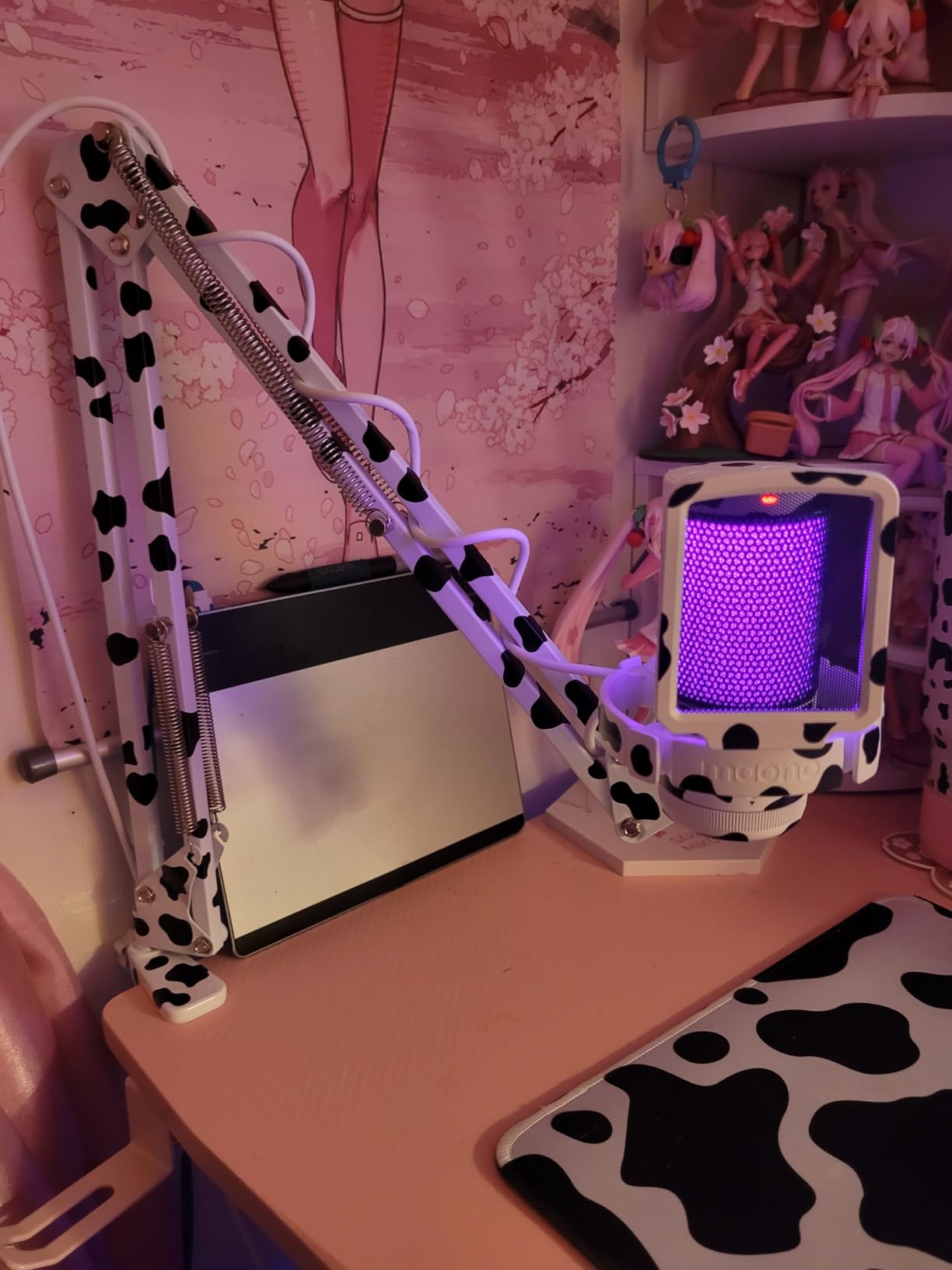 MAONO Gaming USB Microphone, Noise Cancellation Condenser Mic with Mute, Gain, Monitoring, Boom Arm Mic for Streaming, Podcast, Twitch, YouTube, Discord, PC, Computer, PS4, PS5, Mac, GamerWave DGM20S customer photo 1