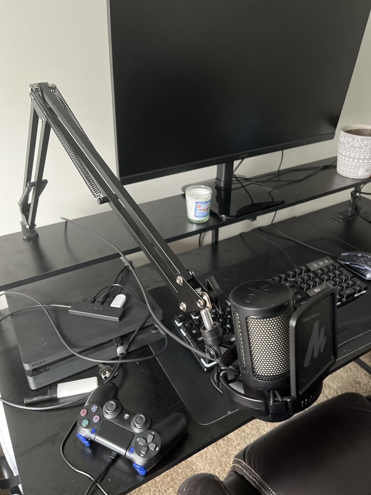 MAONO Gaming USB Microphone, Noise Cancellation Condenser Mic with Mute, Gain, Monitoring, Boom Arm Mic for Streaming, Podcast, Twitch, YouTube, Discord, PC, Computer, PS4, PS5, Mac, GamerWave DGM20S customer photo 2