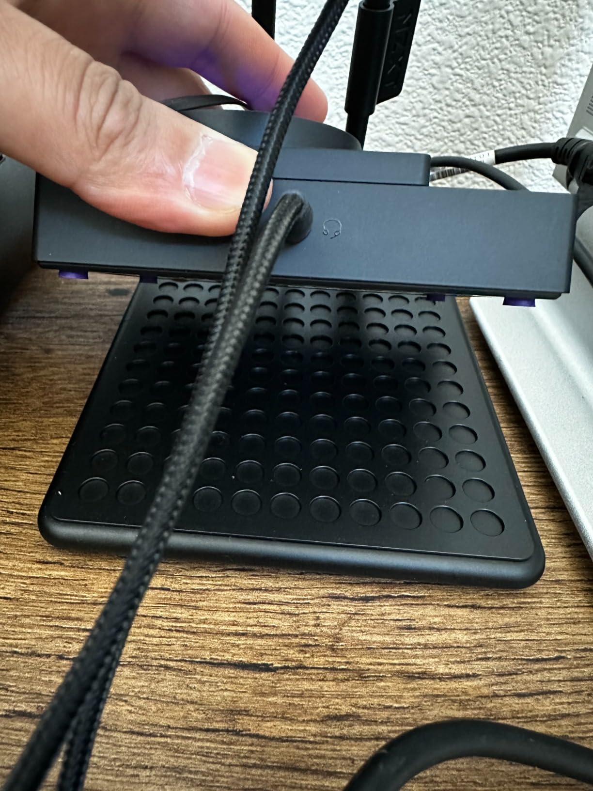 Relay SwitchMix PC Gaming Headset Stand & Audio Mixer - Seamless Switching Between Headset & Speaker Audio - Studio-Grade Mixer - 24-bit / 96 kHz DAC - DTS 7.1 - Black customer photo 2