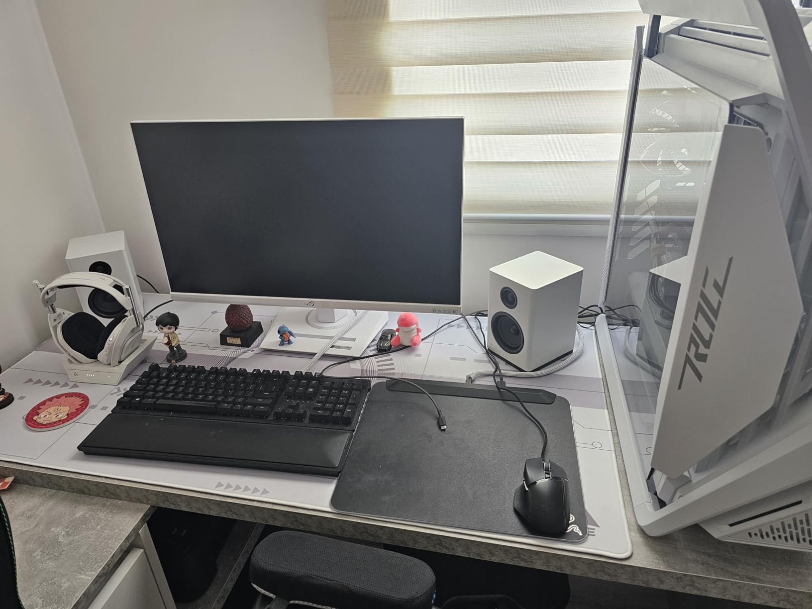 Relay PC Gaming Desktop Speakers - Bookshelf-Style Design - 80 Watts - High Dynamic Range - Silk Dome Tweeters - Glass Fiber Woofers - Black customer photo 1