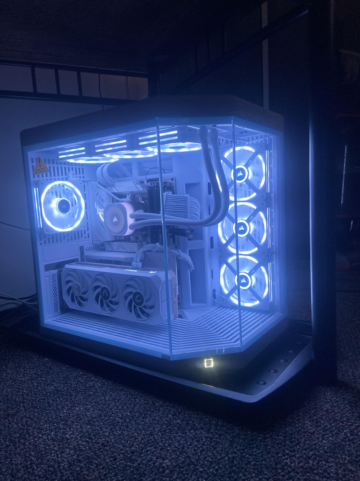 iCUE Link QX120 RGB 120mm Magnetic Dome RGB Fans - Triple Fan Starter Kit with iCUE Link System Hub - Black customer photo 1