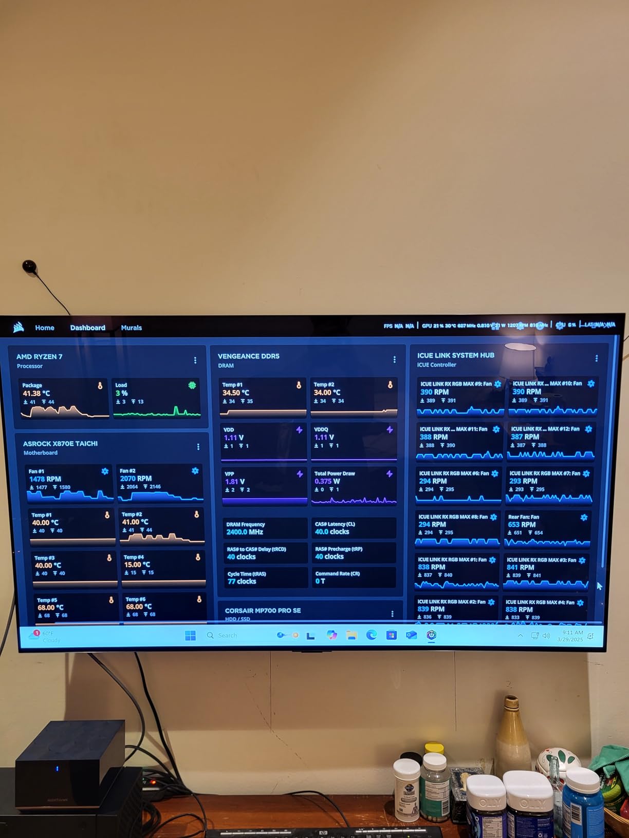 iCUE Link System Hub - Connect Up to 14 CORSAIR iCUE Link Devices - Reduce Cable Clutter - Innovative Single-Cable Design - Black customer photo 2