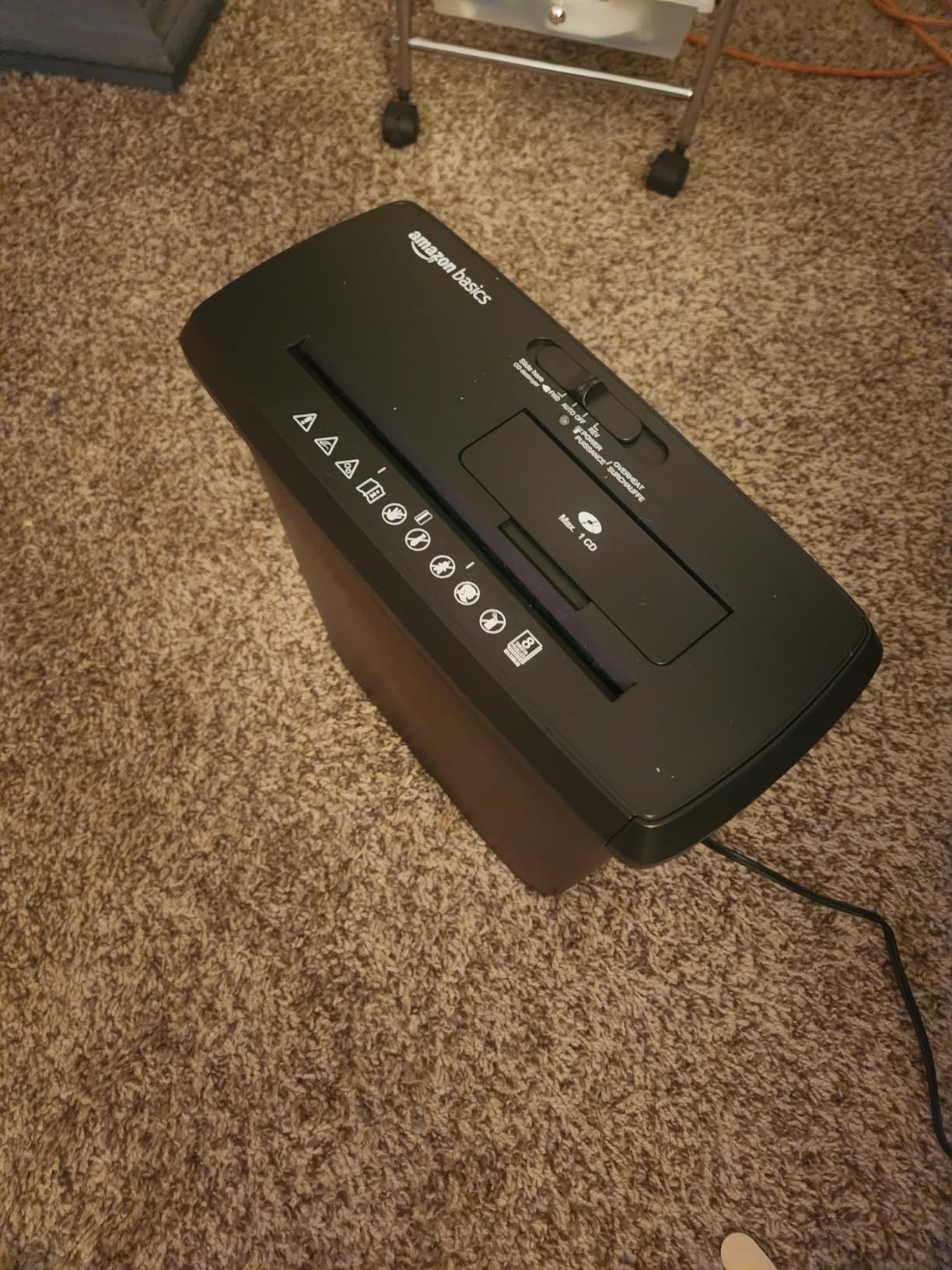 Amazon Basics 8-Sheet Strip Cut Paper Shredder for Home and Office, CD/Credit Card Shredder, 3.4 Gallon Bin, Black customer photo 2