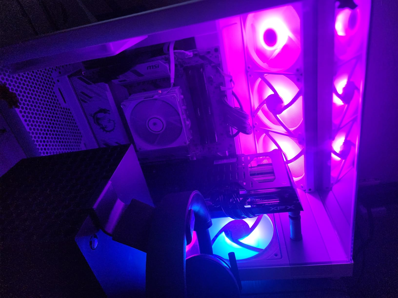 NZXT H6 Flow RGB Mid-Tower Airflow Case with 3 RGB Fans, Panoramic Glass Panels, and Cable Management - White customer photo 1