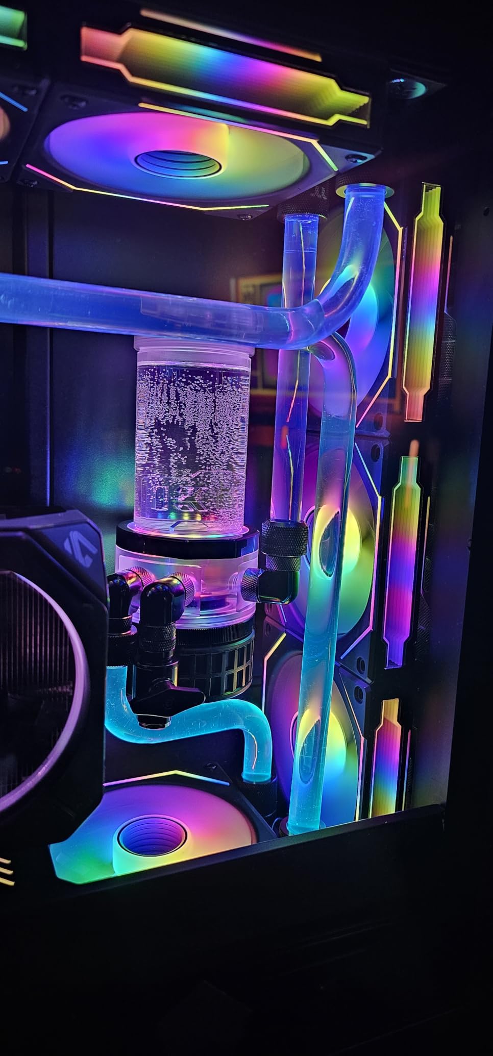 Lian Li UNI Fan SL-Infinity 120mm Reverse Blade-Single Pack-ARGB Fan (Non-Wireless) -Daisy-Chain Design-Infinity Mirror-Cable Management-Customizable Lighting Effects-Black-(UF-RSLIN120-1B) customer photo 2