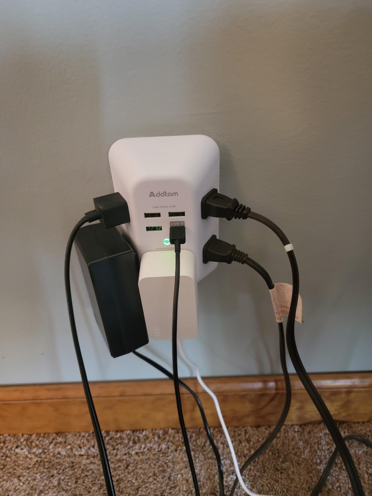 Belkin 6-Outlet Surge Protector Power Strip, ETL-listed, Wall-Mountable w/ 6 AC Outlets, Overvoltage Protection, LED Indicator, USB-C & USB-A Ports w/ USB-C PD Fast Charge - 1,680 Joules of Protection customer photo 1