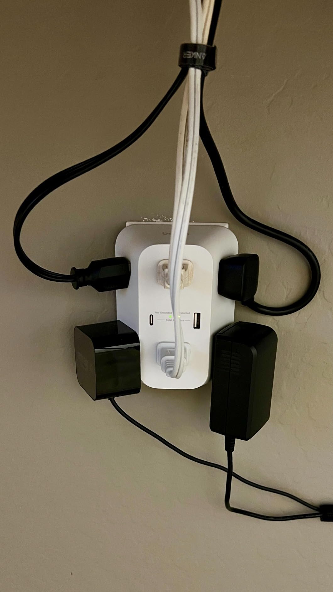 Belkin 6-Outlet Surge Protector Power Strip, ETL-listed, Wall-Mountable w/ 6 AC Outlets, Overvoltage Protection, LED Indicator, USB-C & USB-A Ports w/ USB-C PD Fast Charge - 1,680 Joules of Protection customer photo 2