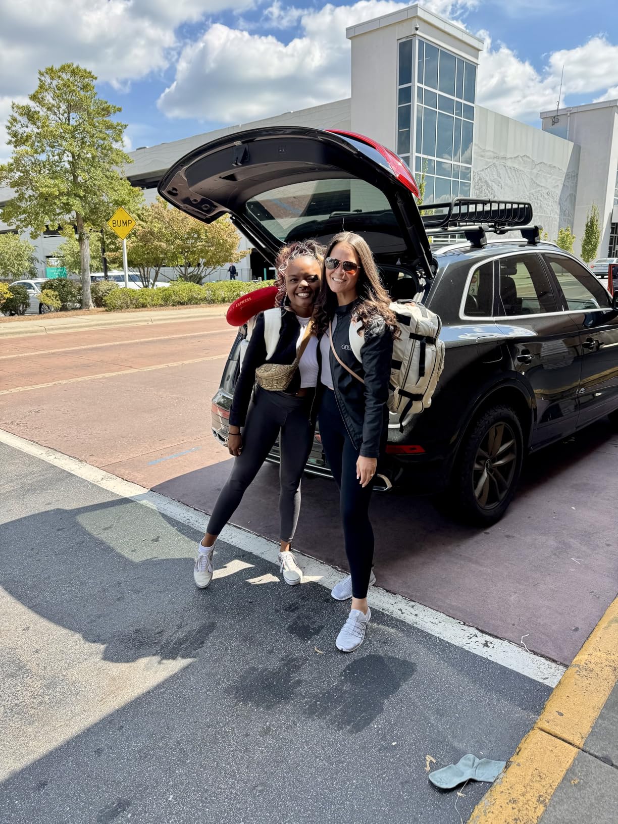 LOVEVOOK 40L Large Travel Backpack for Women Men, 17 Inch Carry on Backpack for Traveling on Airplane, Personal Item Bag Airline Approved, Business Causal Weekender Backpack, Black-Brown customer photo 2