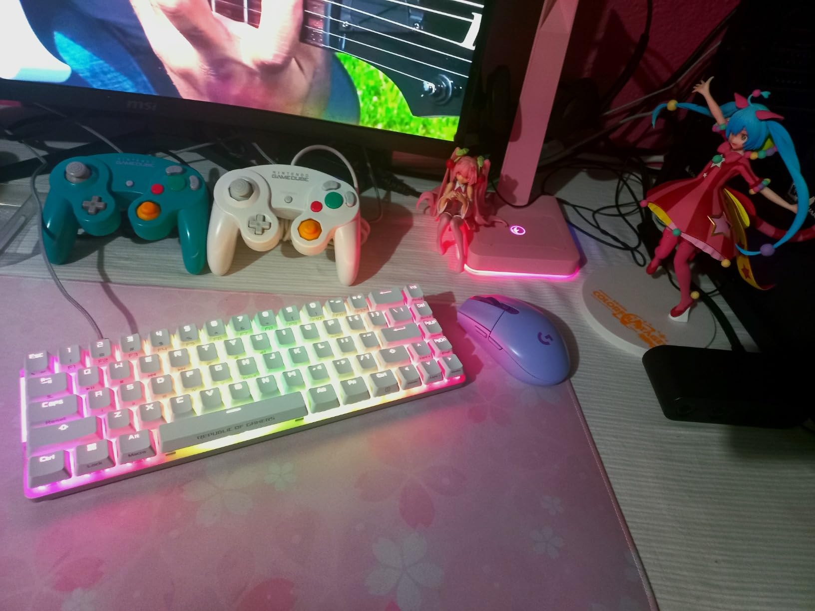 ROG Falchion Ace 65% RGB Compact Gaming Mechanical Keyboard, Lubed ROG NX Red Switches & Switch Stabilizers, Sound-Dampening Foam, PBT Keycaps, Wired with KVM, Three Angles, Cover Case-Black customer photo 2