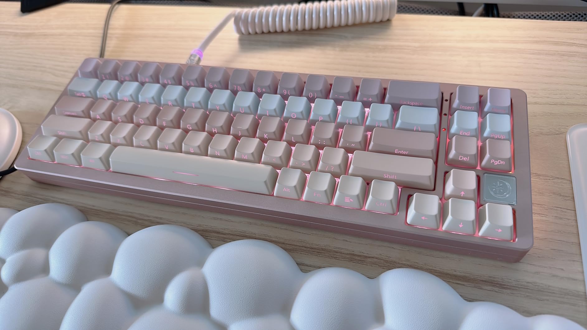 YUNZII AL71 75% Mechanical Keyboard,Full Aluminum CNC,Hot Swappable Gasket,2.4GHz Wireless BT5.0/USB-C Wired,NKRO Programmable RGB Backlight Creamy Typing for Win/Mac(Silver,Crystal White Switch) customer photo 1