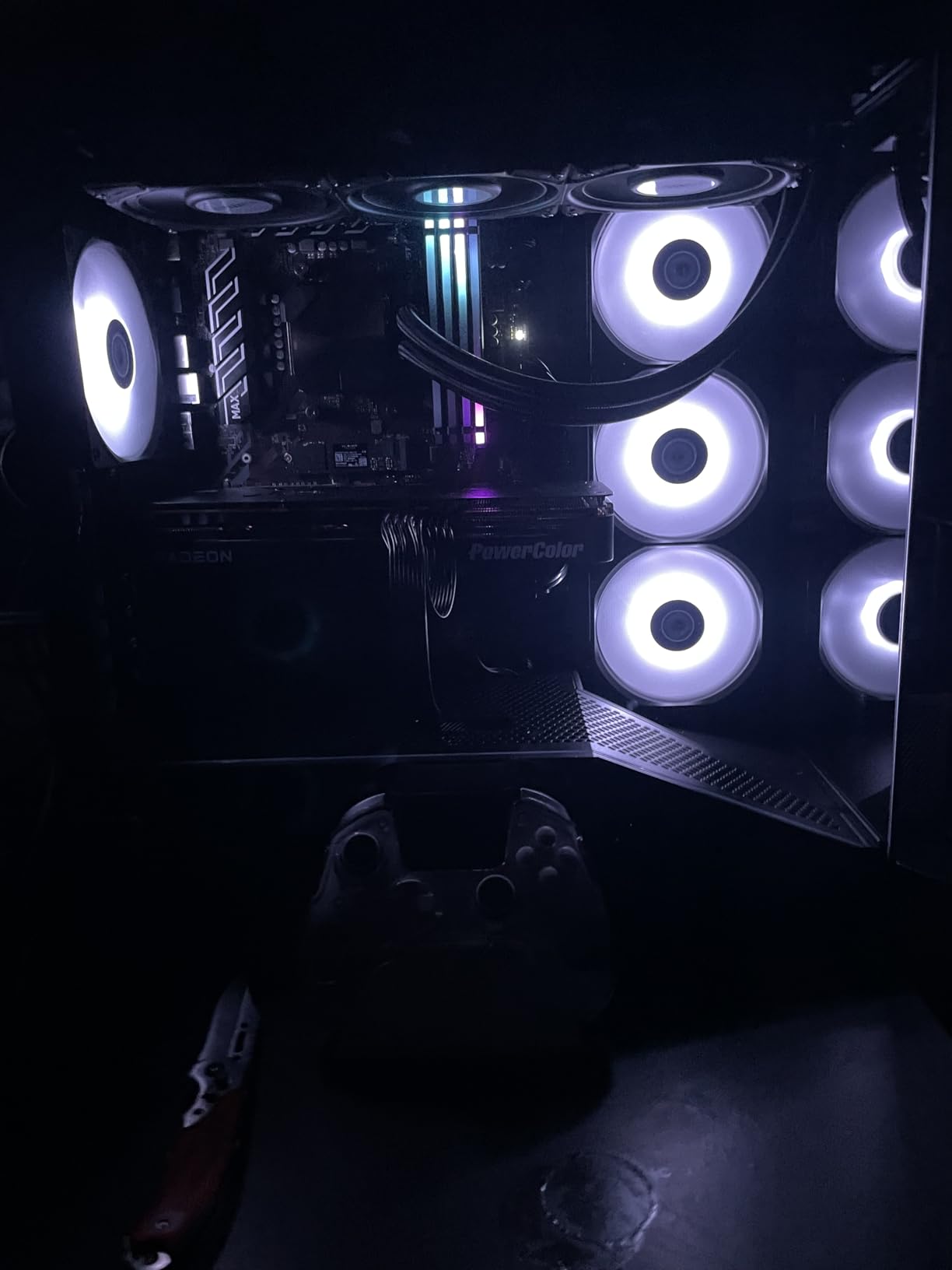 Thermalright 5V A-RGB Computer Fan Controller - 3PIN Lighting Controller, Supports 3PIN/5V Lighting Interface, SATA Direct Supply customer photo 1