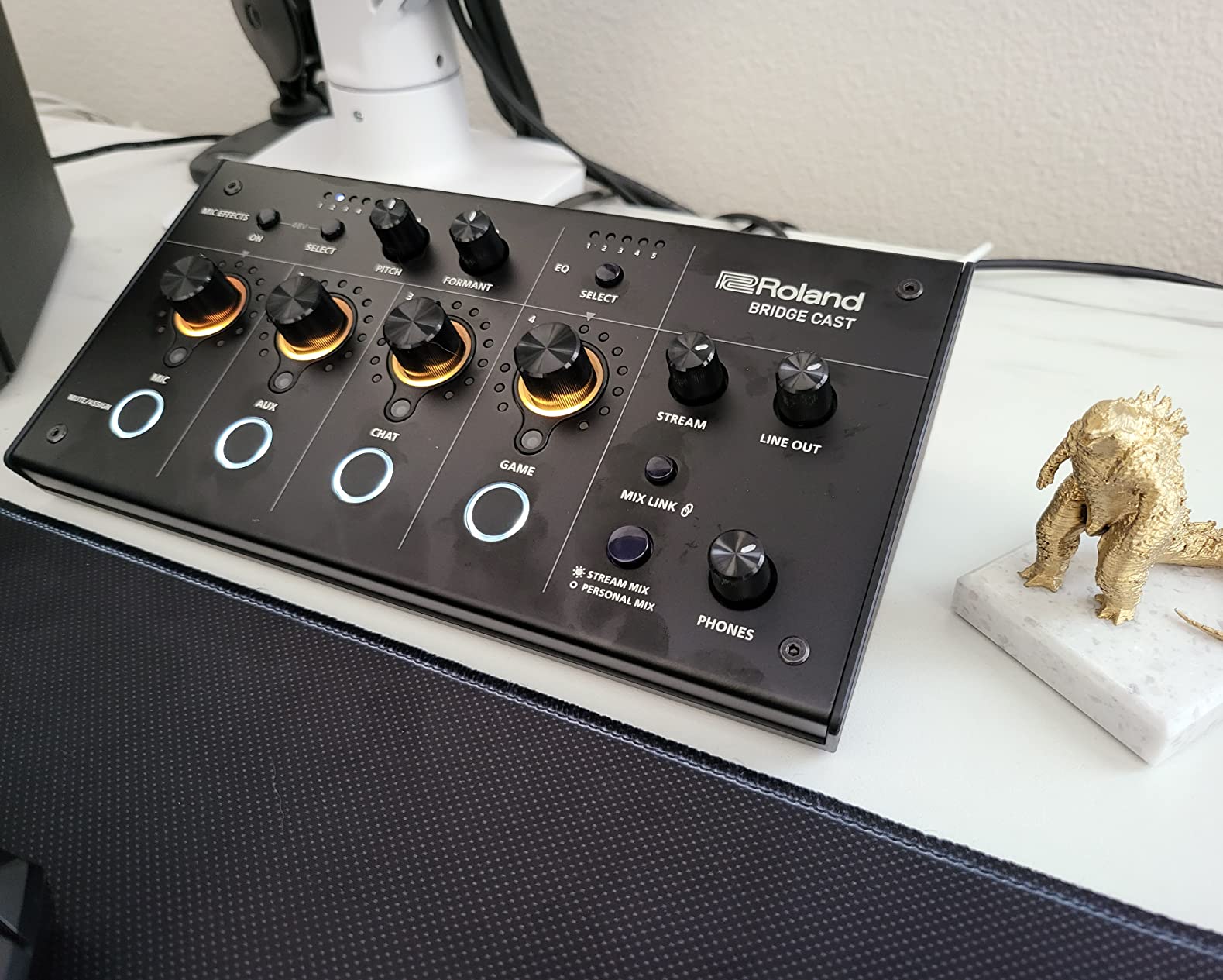 Roland BRIDGE CAST Dual Bus Gaming Mixer in Ice White | Pro Audio Streaming Interface and Mixer for Online Gamers | 32-Bit Hardware DSP | USB-C Windows and Mac Connectivity | XLR Input for Microphones customer photo 1