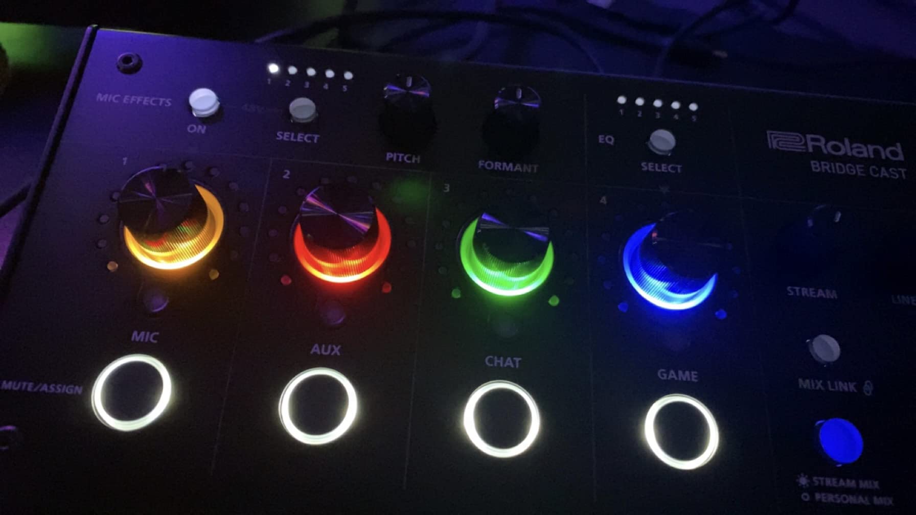 Roland BRIDGE CAST Dual Bus Gaming Mixer in Ice White | Pro Audio Streaming Interface and Mixer for Online Gamers | 32-Bit Hardware DSP | USB-C Windows and Mac Connectivity | XLR Input for Microphones customer photo 2