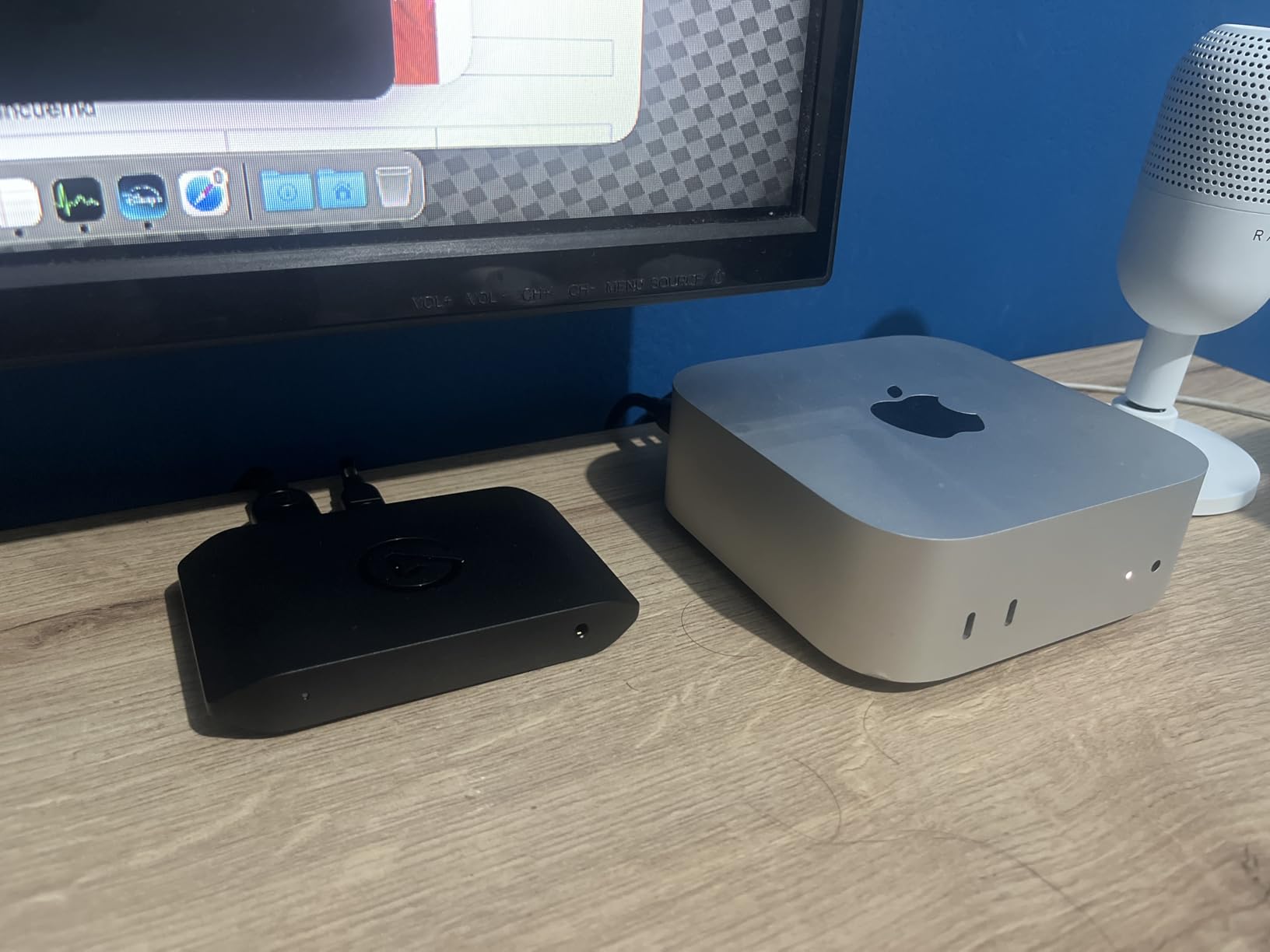 Elgato 4K X - Capture Up to 4K144 with Ultra-Low Latency on PS5|Pro, Xbox Series X|S, Nintendo Switch 2, OBS and More, HDMI 2.1, VRR, HDR10, USB 3.2 Gen 2, for Streaming & Recording, PC|Mac|iPad customer photo 1