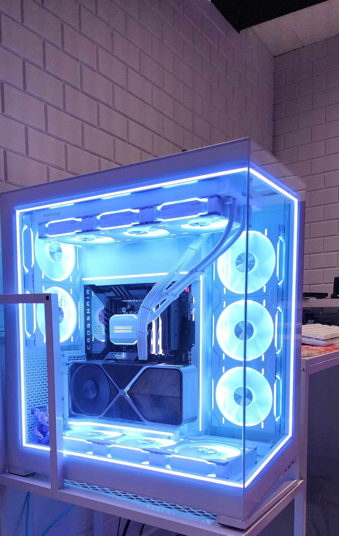 NV9 Premium DRGB Kit, 4X D/A-RGB LED modules for NV9 Outer Frame, 1x D/A-RGB Power hub Included (Black) customer photo 1