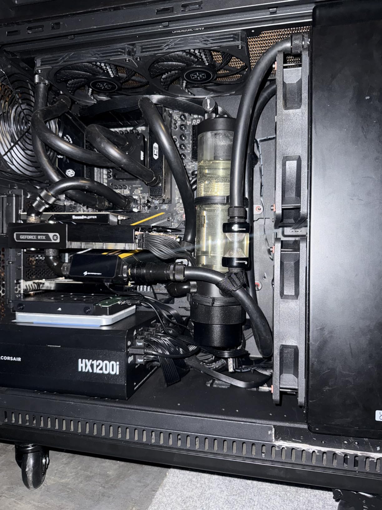 ASUS ProArt PA602 E-ATX PC Case 420mm Radiator Support, Dual 200mm Built-in Fans, Front Panel IR dust Indicator, Power Lock Latch, Tool-Less PCIe mounting & GPU Holder, 20Gbps USB-C Front I/O customer photo 1