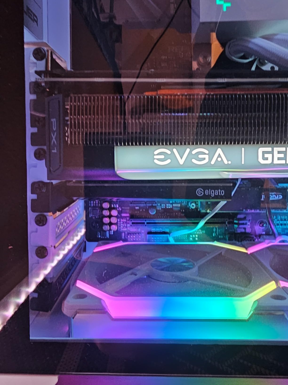 Elgato 4K Pro Internal Capture Card, Black, HDMI, 8K60 Passthrough/4K60 HDR10, Ultra-Low Latency for PS5 Pro, Xbox Series S, Nintendo Switch 2, for Streaming & Recording customer photo 2