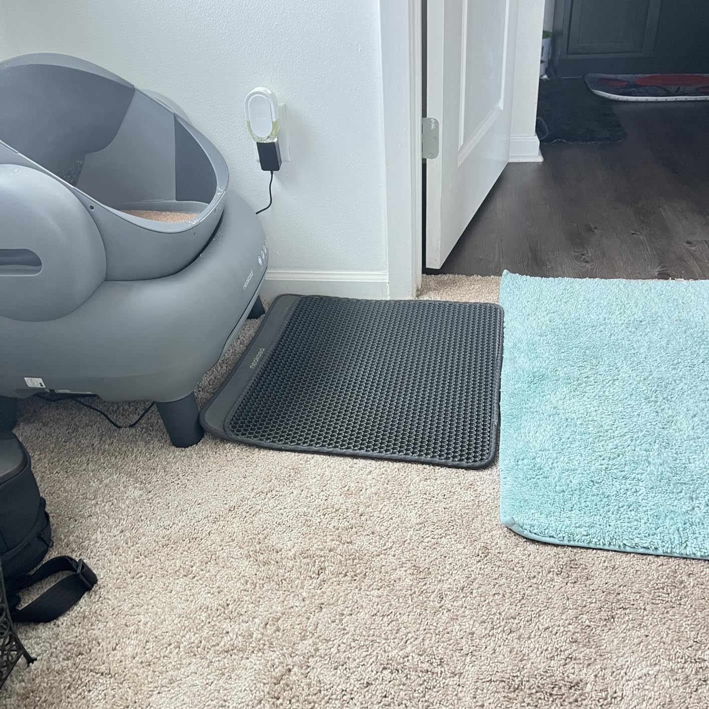 Neakasa M1 Plus Open-Top Self-Cleaning Cat Litter Box, 360 Degree Safety Sensors, Advanced Odor & Leak Control, Automatic for Large & Multi-Cat Homes, Litter Mat & 2 Rolls Refill Bags Included customer photo 1