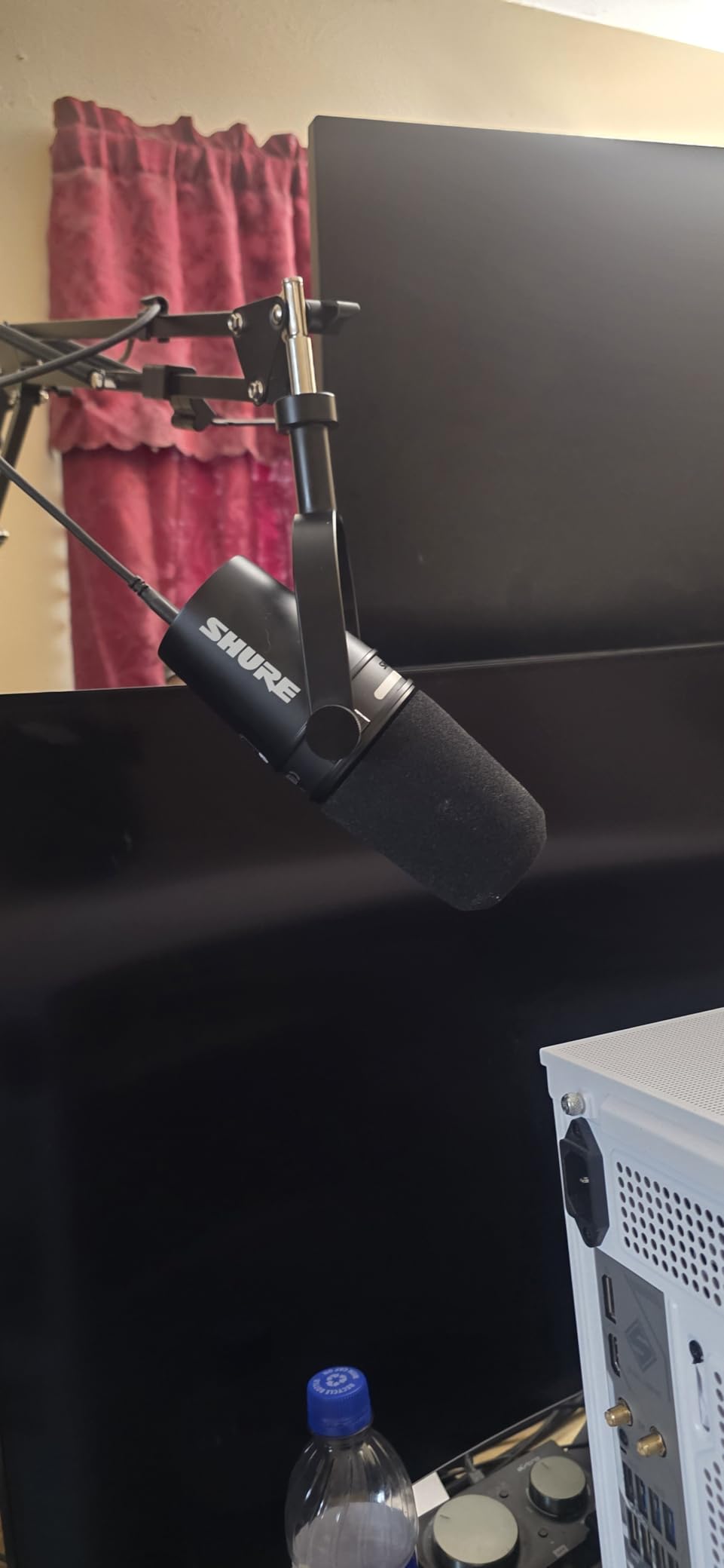 Shure MV7+ Podcast Dynamic Microphone - OBS Certified, Enhanced Audio, LED Panel, USB-C & XLR Outputs, Auto Level Mode, Digital Pop Filter, Reverb Effects - for Podcasting, Streaming, Recording, Black customer photo 1
