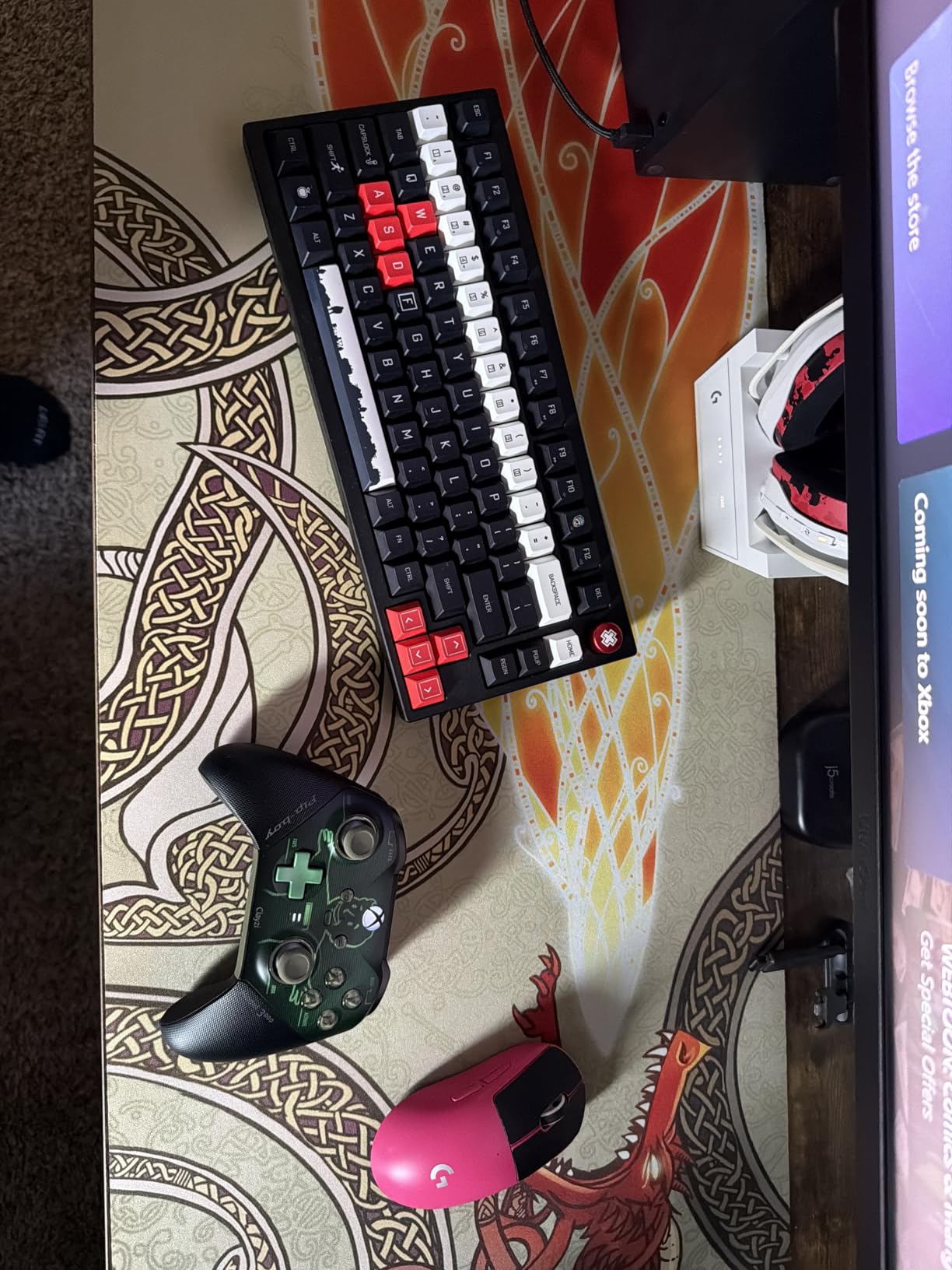 SteelSeries QcK Gaming Mouse Pad - XXL Cloth - Peak Tracking and Stability - Esports Mousepad - Never-Slip - Full Desk Coverage customer photo 2