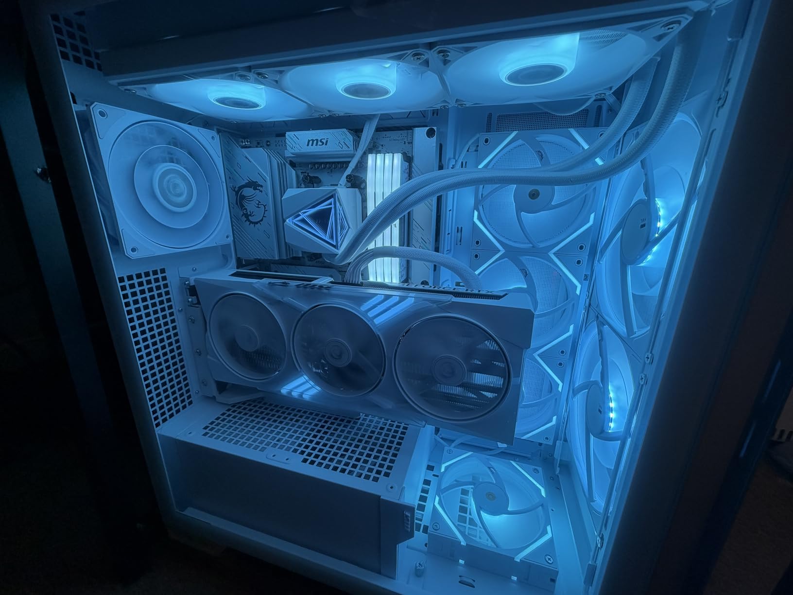 MSI MPG EZ120 ARGB-3B Fan - 120mm ARGB Fan, Patented Magnetic Connector Block, Daisy-Chain Connection, Fluid Dynamic Bearing, Mystic Light Support customer photo 1