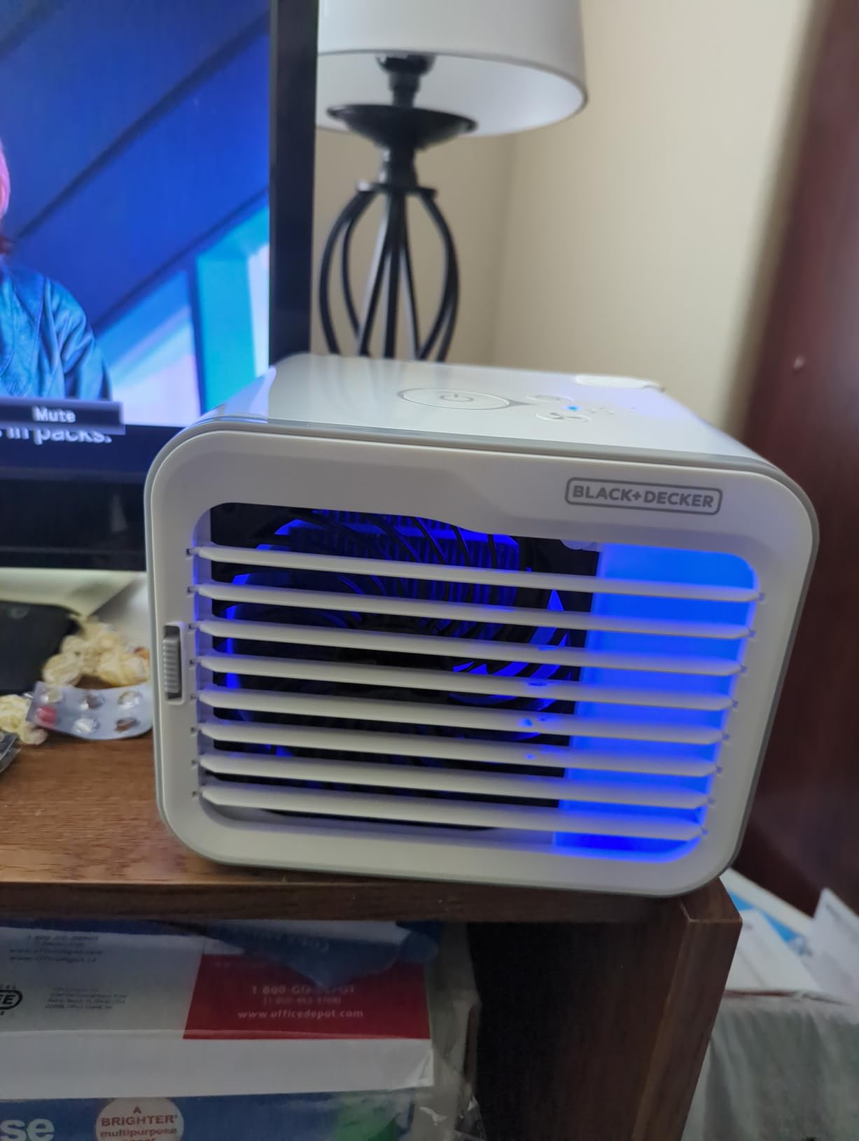 BLACK+DECKER Desktop Air Cooler, Personal Portable Fan with 3-Speeds, Evaporative Air Cooler with 0.5L Water Tank, Air Cooler Fan for Desk, Home, Office, Bedroom, and more, BDMC10, White/Gray customer photo 2