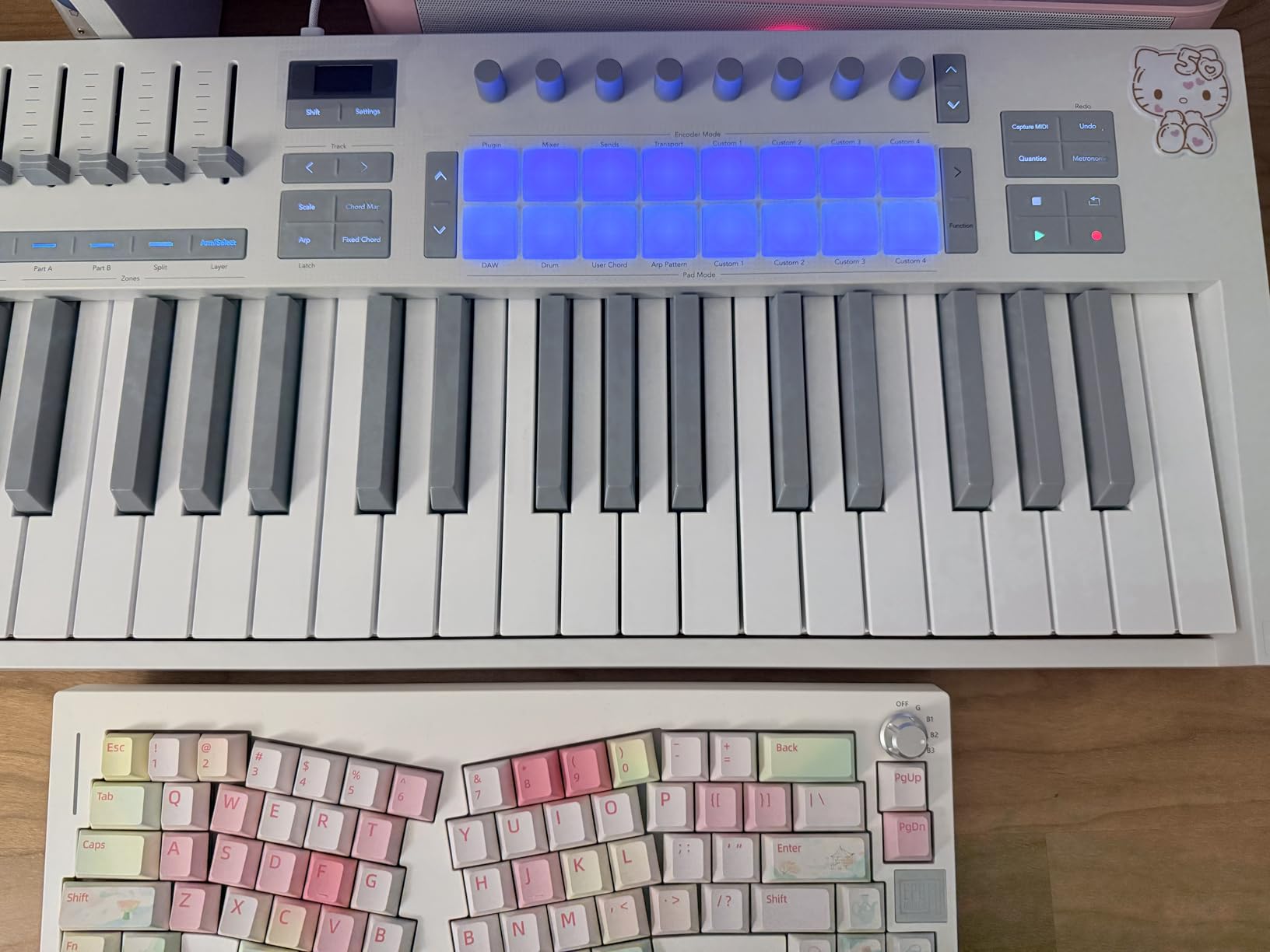 Novation Launchkey 25 MK4 - Compact 25 Key, USB, MIDI Keyboard Controller with DAW Integration. Chord Mode, Scale Mode, 8 Drum Pads, and Arpeggiator - Includes Software Bundle for Music Production customer photo 1