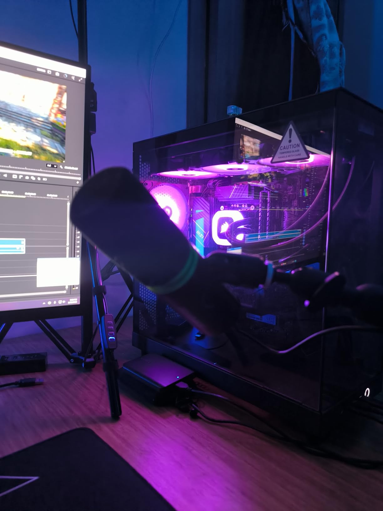 Shure MV6 Gaming Microphone - Dynamic USB Mic for PC Gaming & Streaming with Tap-to-Mute, Noise Cancellation, Desktop Stand & 3.5mm Headphone Monitoring customer photo 2