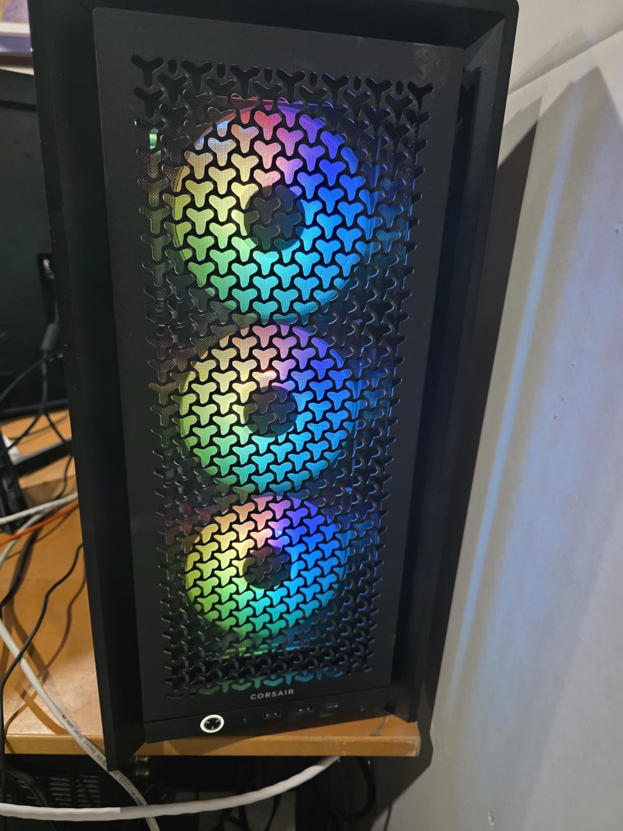 CORSAIR 4000D RS ARGB Frame Modular Mid-Tower ATX PC Case, High Airflow, 3X Pre-Installed RS Fans, InfiniRail Mounting System, ASUS BTF, MSI Zero, Gigabyte Stealth, Black customer photo 2