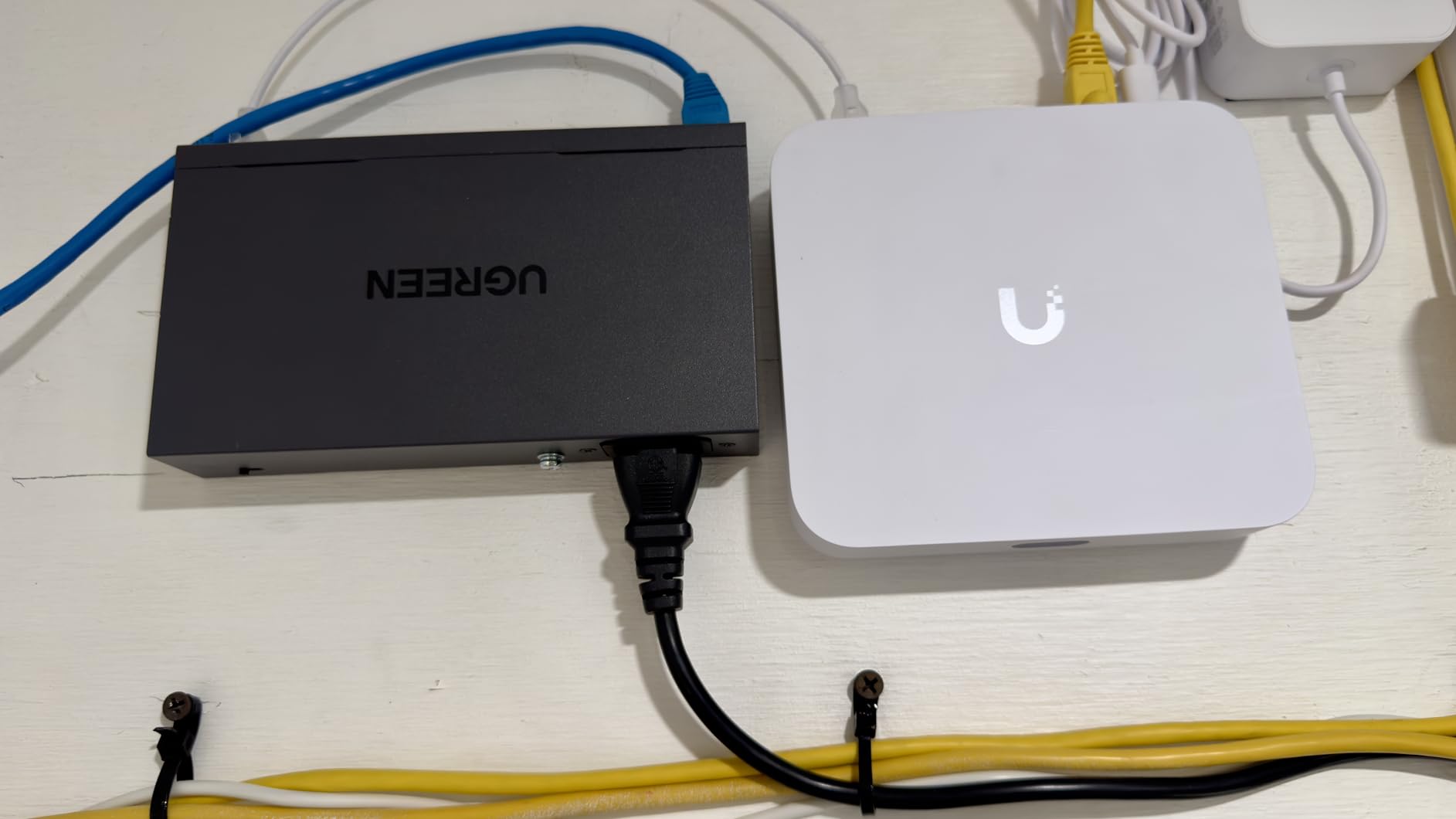 Ubiquiti Cloud Gateway Max - (UCG-Max) (512GB) customer photo 2