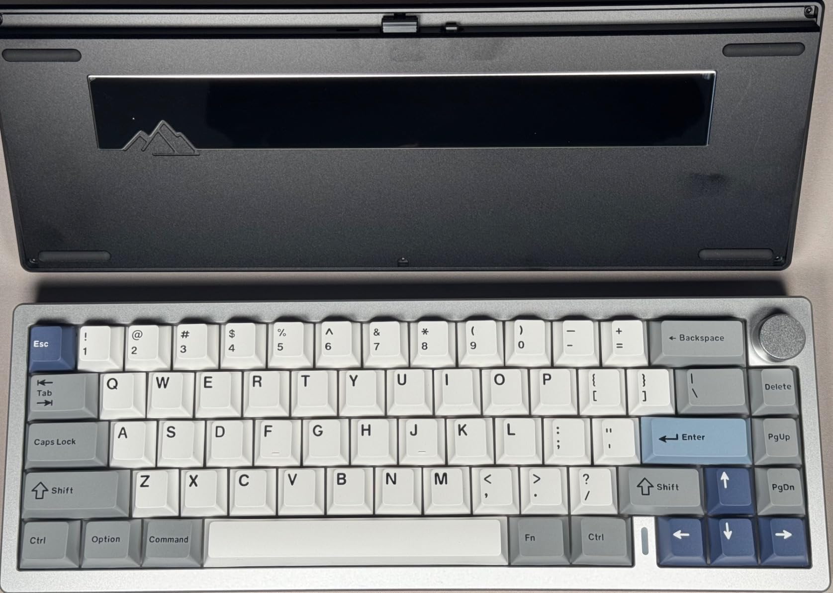 YUNZII AL68 Wireless Mechanical Keyboard,Full Aluminum CNC,60% Layout with Knob, QMK/VIA Software,Gasket Mounted,Hot Swappable,RGB Backlit,BT/2.4G/USB-C for Mac/Win (Black, Cocoa Cream V2) customer photo 2