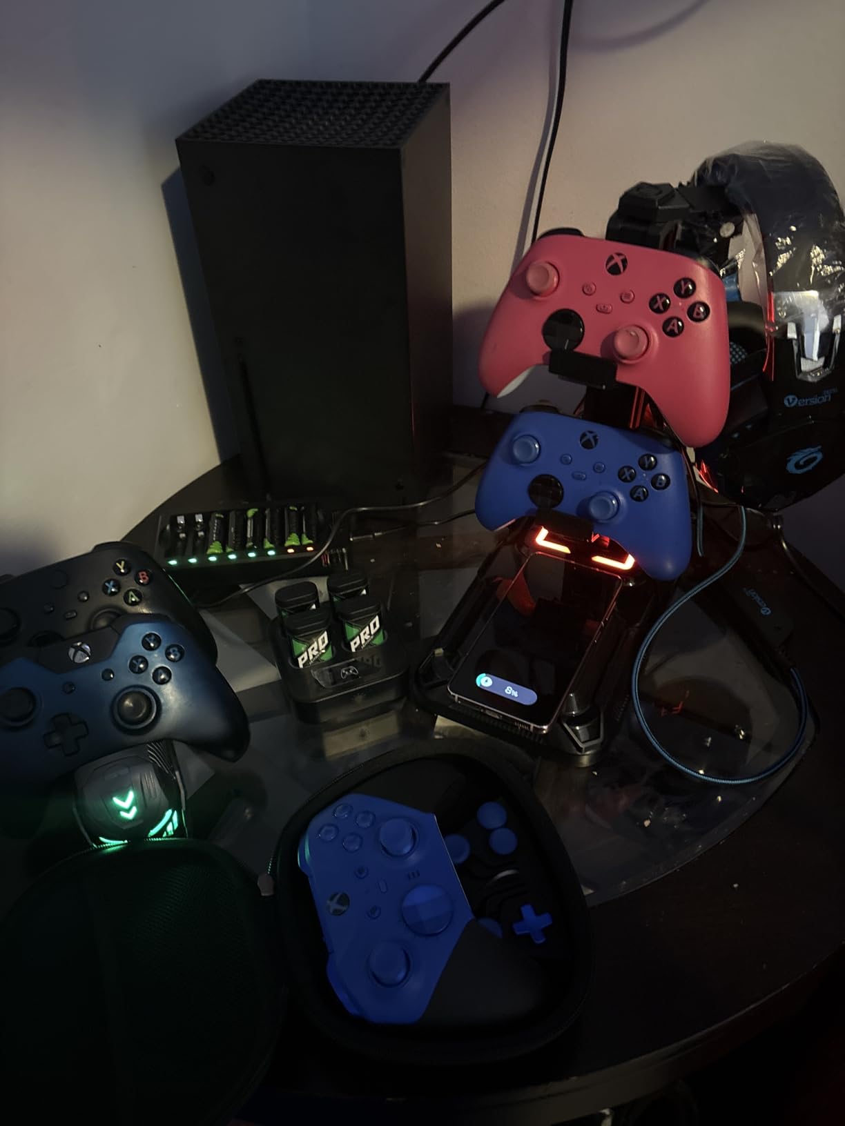 KDD Headphone & Controller Stand with Wireless Charging - Rotatable Headset Stand with 9 Light Modes - Controller Holder with 2 USB and Type C Ports - for Gamers Desktop Accessories customer photo 1