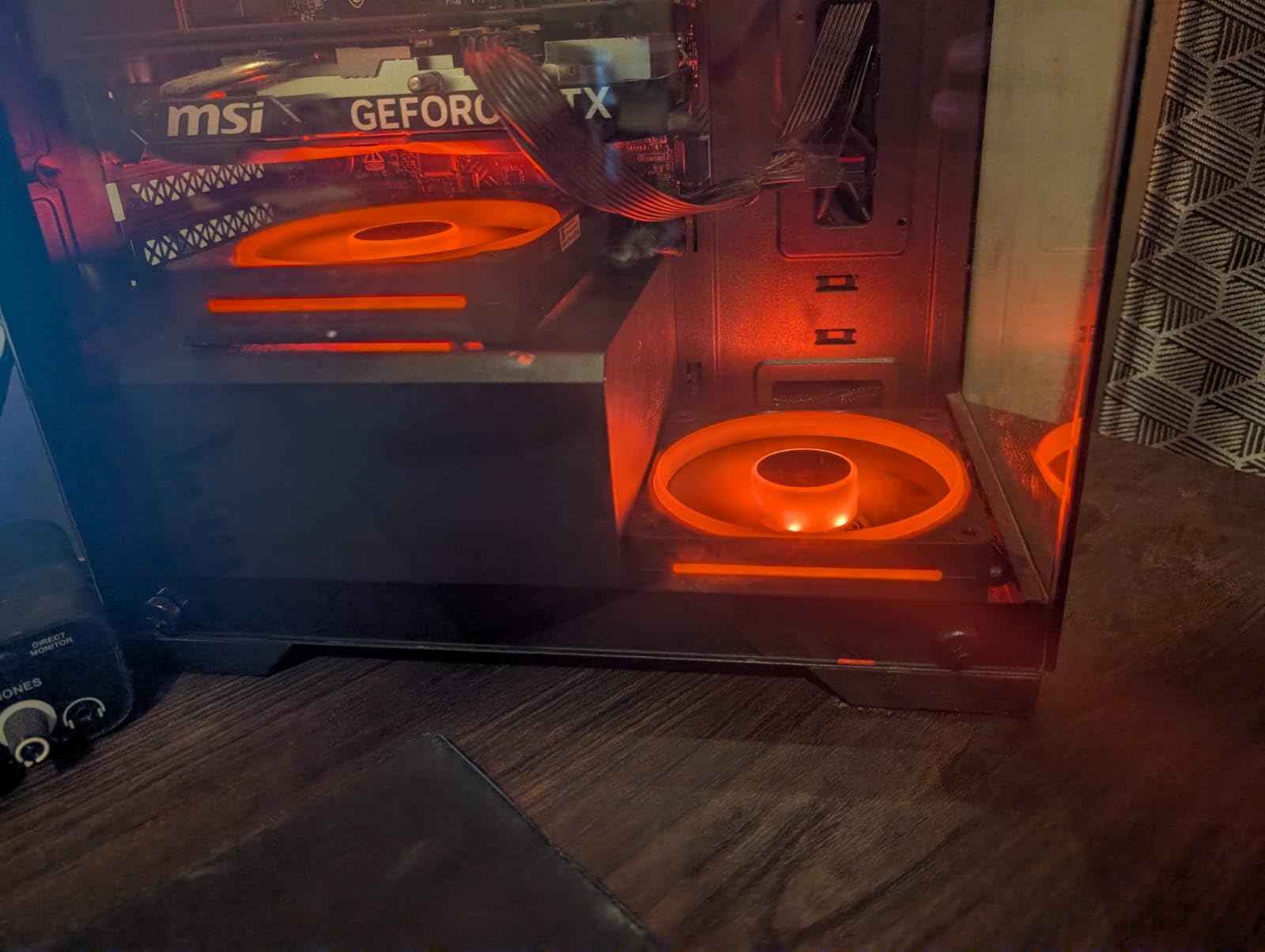 iCUE Link LX120-R RGB 120mm PWM Reverse Fans - Triple Fan Kit - Low-Noise, Magnetic Dome Bearing, Dual Light Loops, CORSAIR QuikTurn Screws, Zero RPM Mode - Black customer photo 1