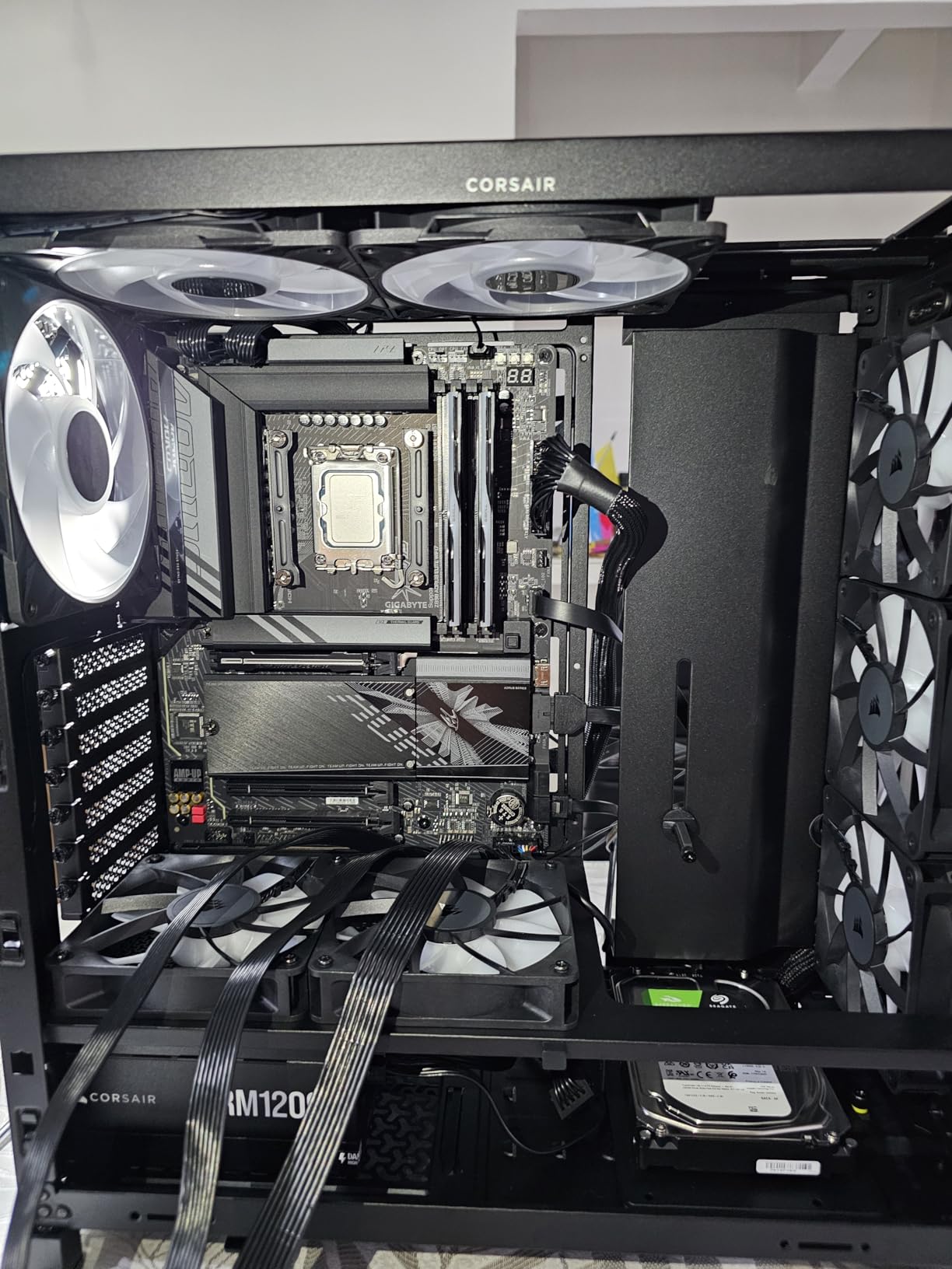 GIGABYTE Z890 AORUS Elite WIFI7 Intel Core Ultra (Series 2) LGA 1851 Motherboard, ATX, DDR5, 4X M.2, PCIe 5.0, Thunderbolt 4, 2.5GbE LAN, EZ-Latch customer photo 2