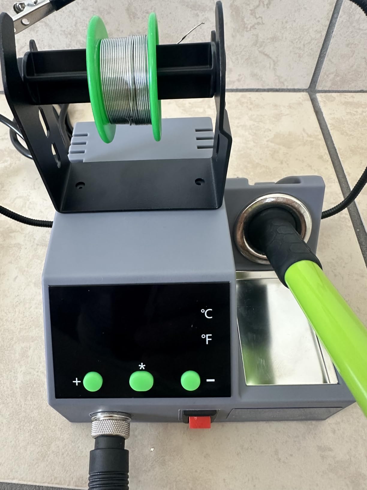 Soldering Station, 100W Digital Display Soldering Iron Station Kit with 2 Helping Hands, 356°F - 896°F, Auto Sleep, °C/°F Conversion, Solder Wire, Tips, Stand, Pump, Tweezers, Tip Cleaner, Green customer photo 2