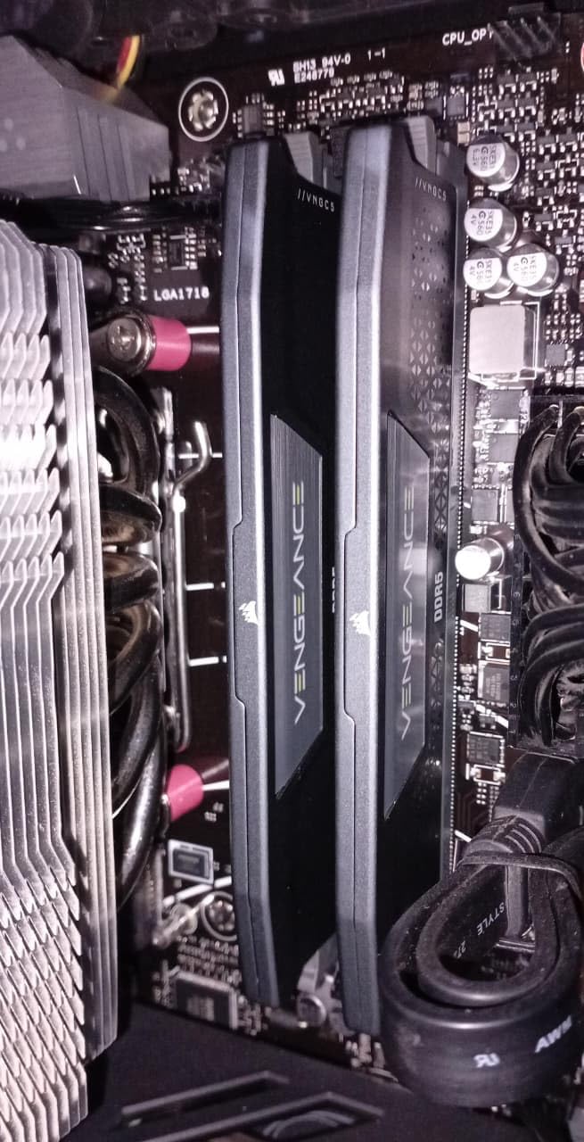 CORSAIR Vengeance DDR5 RAM 32GB (2x16GB) 6400MHz CL36-48-48-104 1.35V AMD Expo Intel XMP 3.0 Desktop Computer Memory - Gray (CMK32GX5M2B6400Z36) customer photo 1