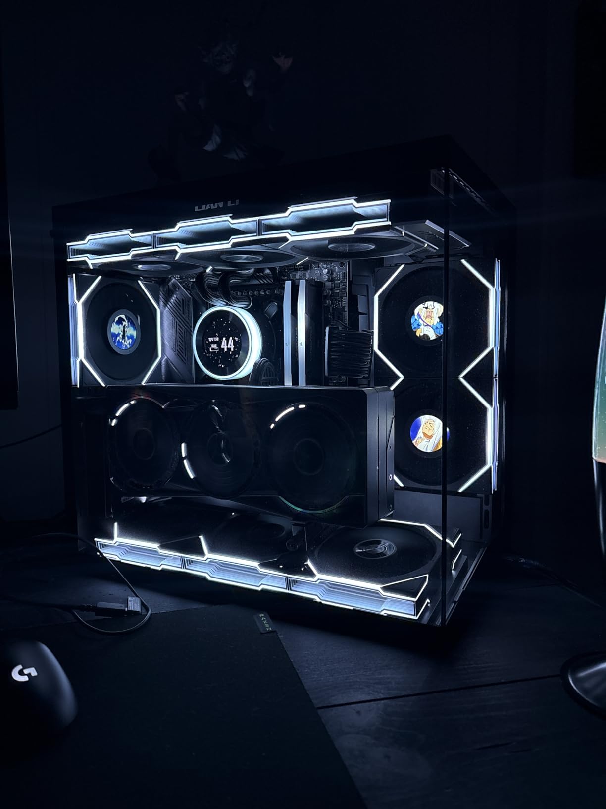 Lian Li UNI Fan TL LCD Wireless 120-Single Pack-2.4 GHz Wireless Signal ARGB Fan-Infinity Mirror-Daisy-Chain -Customizable Lighting Effects-Controller NOT Included & Required - Black (12TLLCD1W1B) customer photo 1